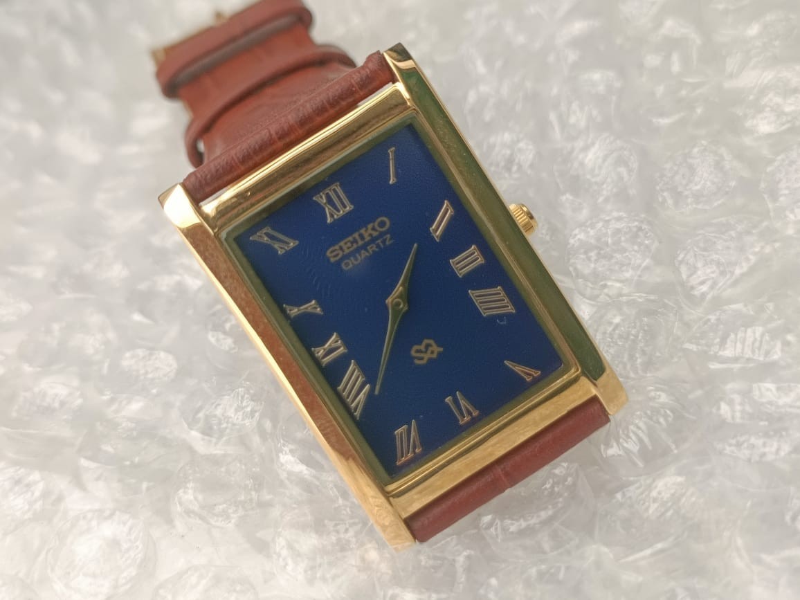 Vintage Seiko Quartz Japan Made Blue Dial Men’s Wrist Watch Looking Good