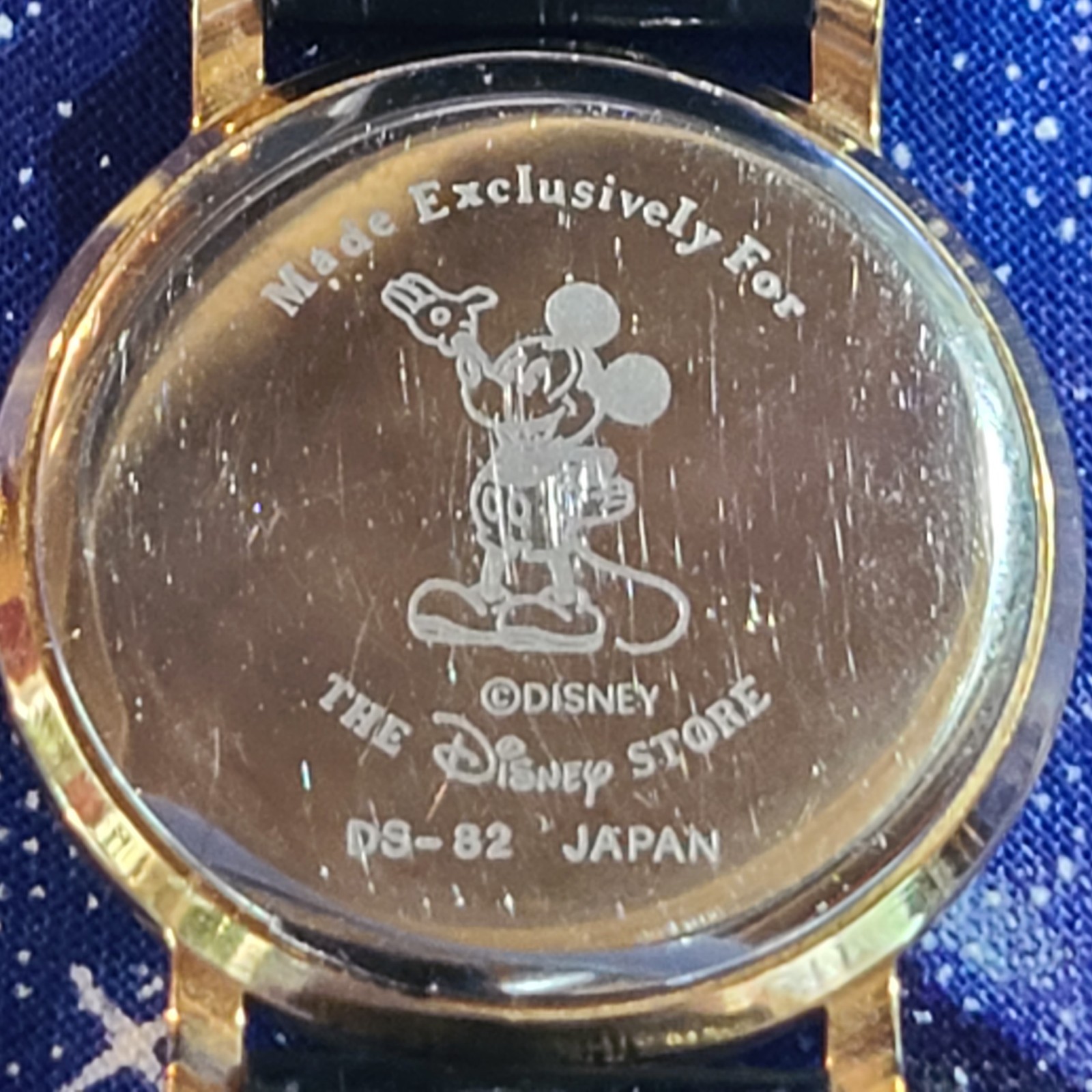 Disney Pooh Piglet Day Night Watch DS-82 Tin Box Papers Ready To Wear | Video