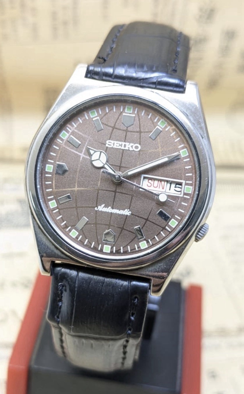 Vintage Seiko 5 Automatic 21 Jewels 7009 Mens Wristwatch Japan Made Casual Watch