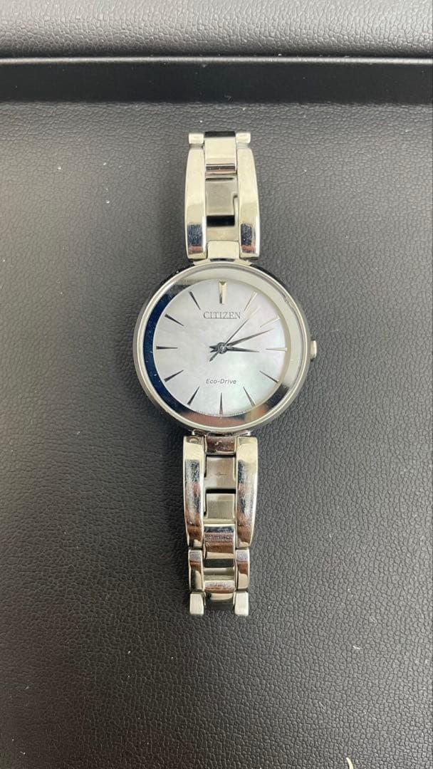 CITIZEN Eco-Drive wristwatch, oval shape.