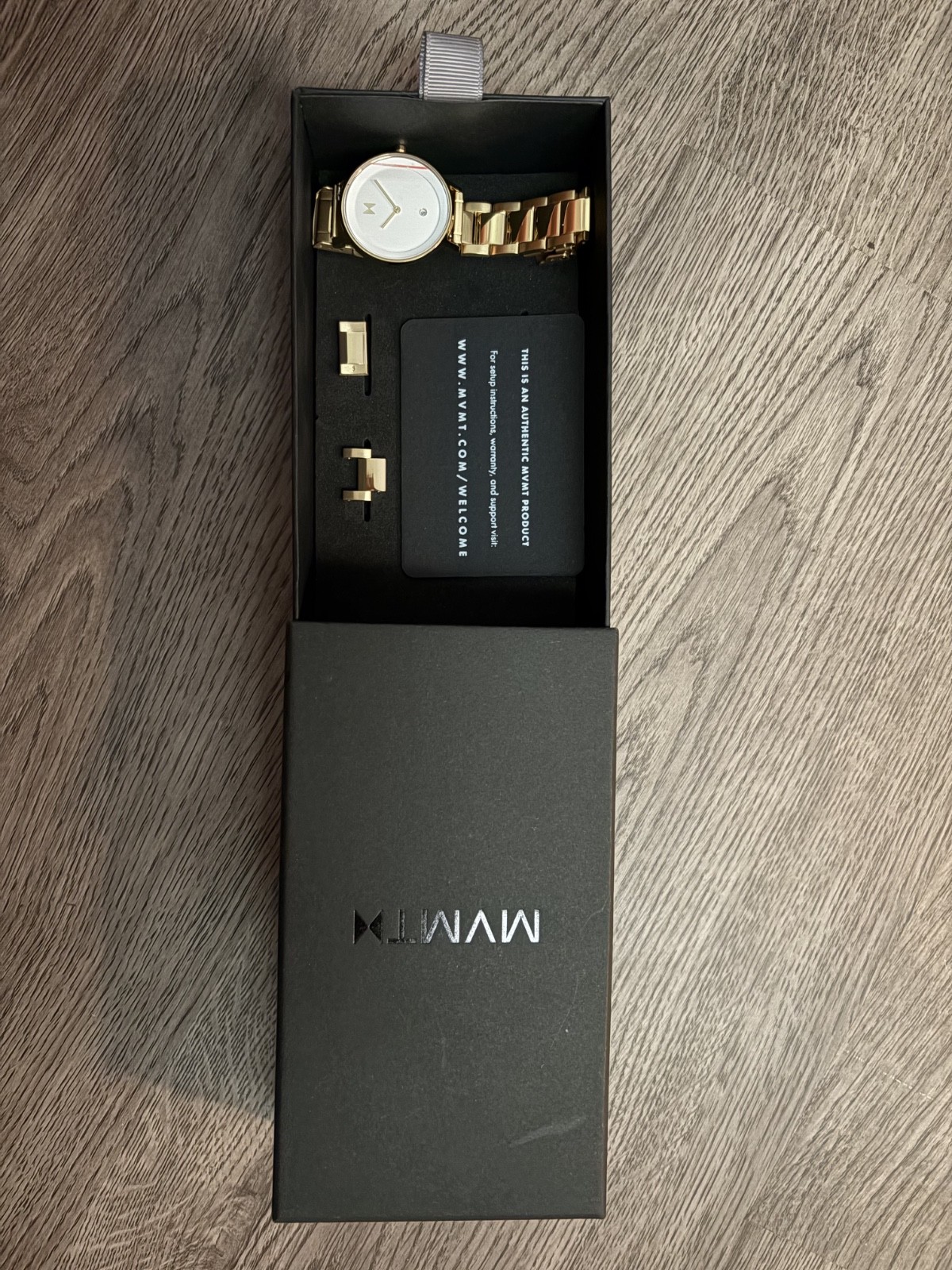 MVNT Signature II Women’s watch, gold, new in box with 2 extra links, elegant