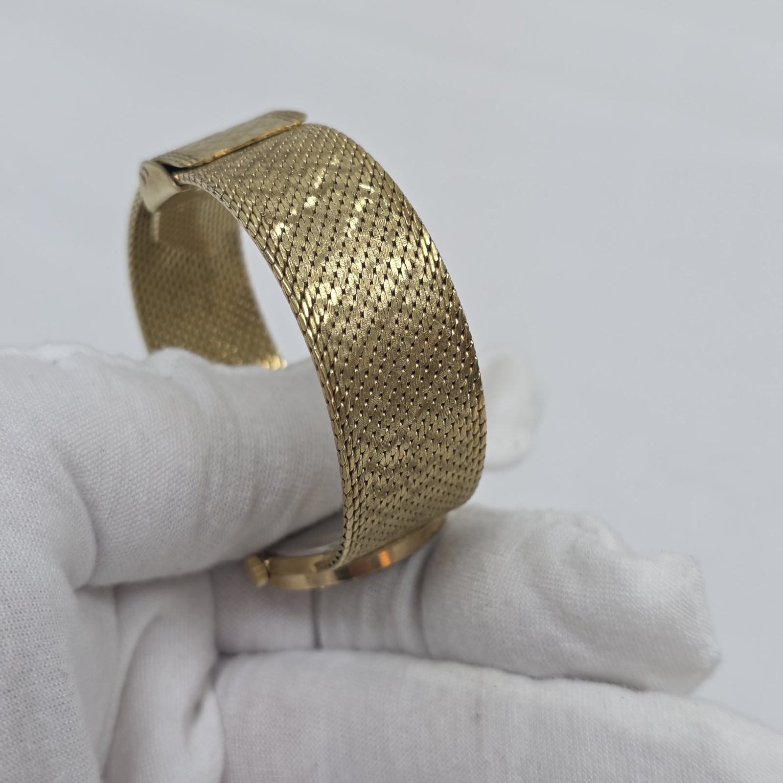 Vintage Elegant Sandoz Ladies Dress Wrist Watch Rhinestone Gold Tone 17J Swiss