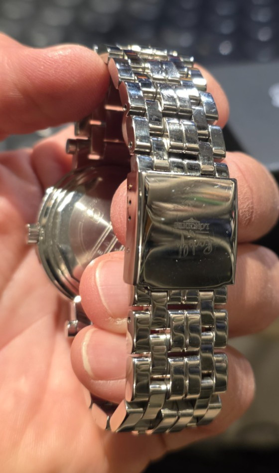 wristwatch
