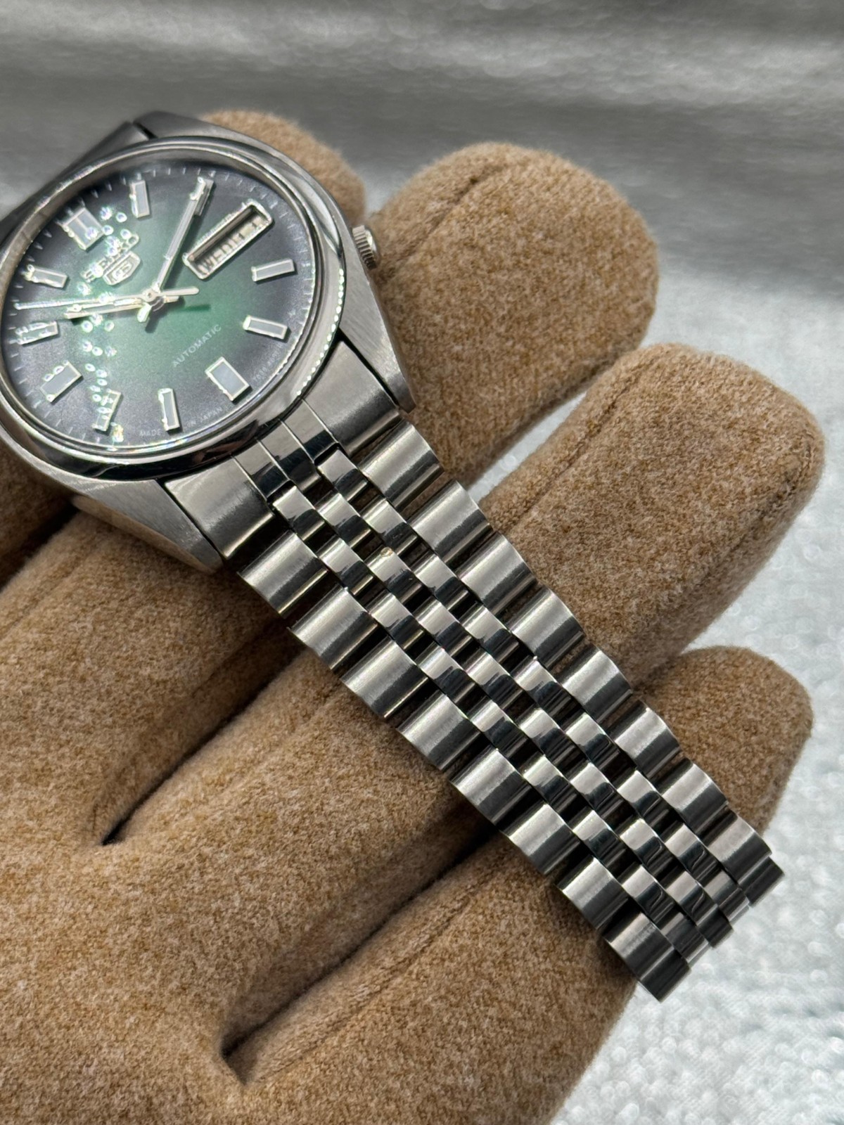 Vintage Seiko 5 Automatic Men Stainless Steel Day Date Wristwatch
