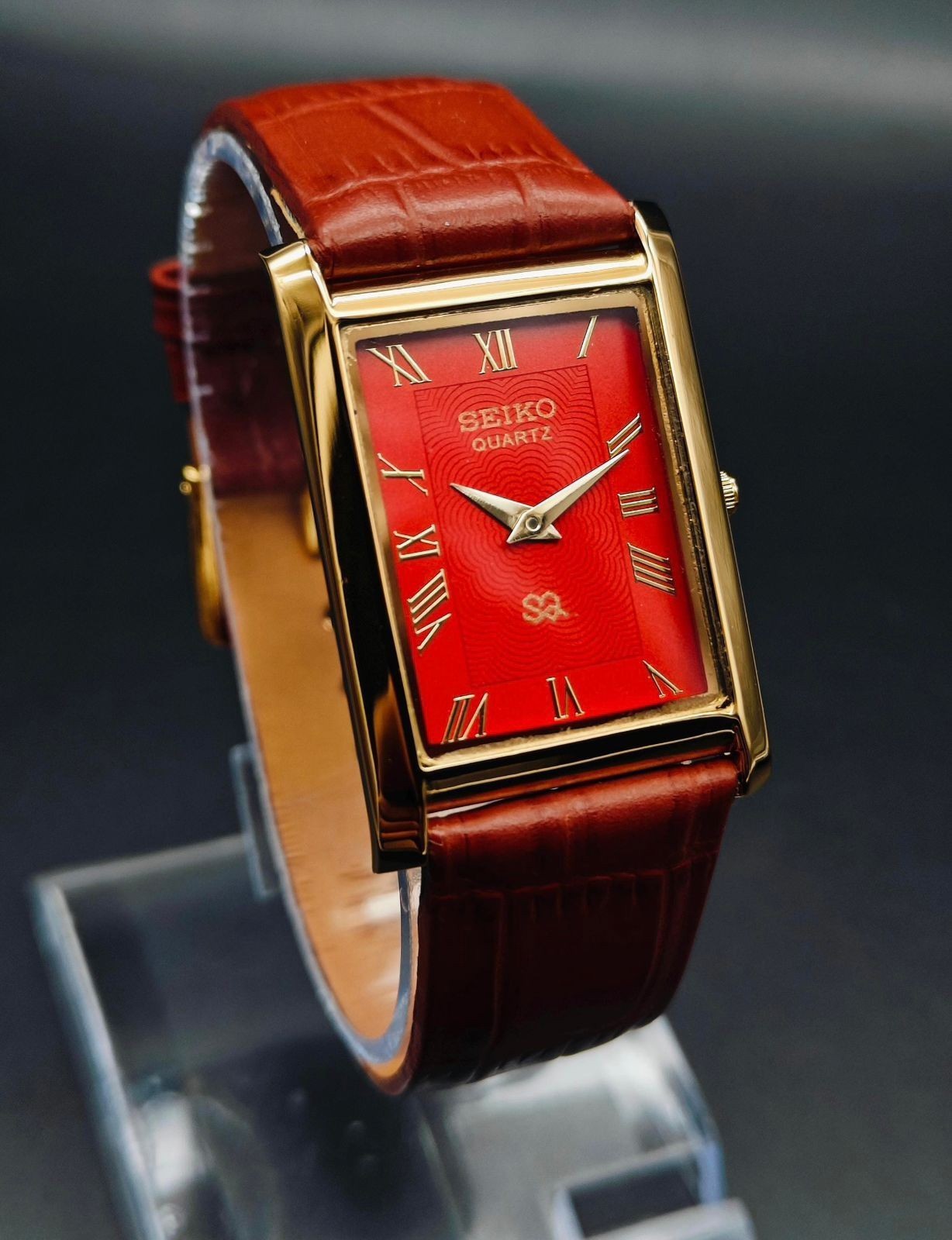 Vintage Seiko Vintage Quartz Watch Red Dial Men’s Slim Classic Wristwatch F/S