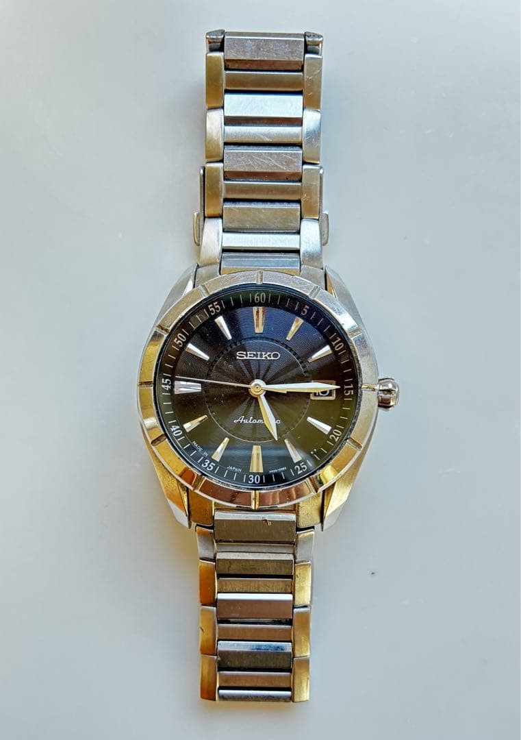 SEIKO 4R35-00D0 Automatic Mens Watch 40mm Black Dial Date 10 Bar WR Metal