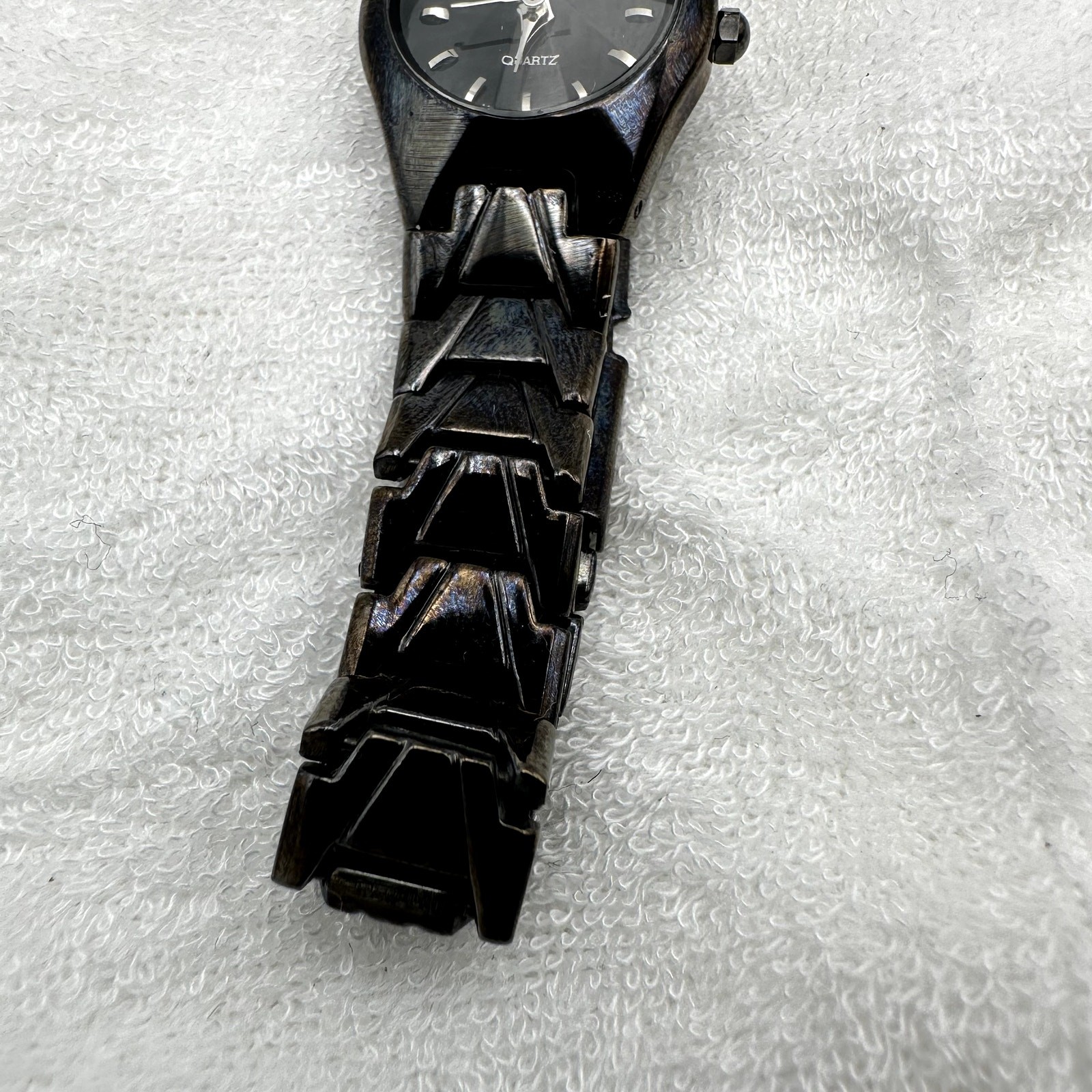 Versales Black Quartz Analog Watch with Geometric Metal Bracelet