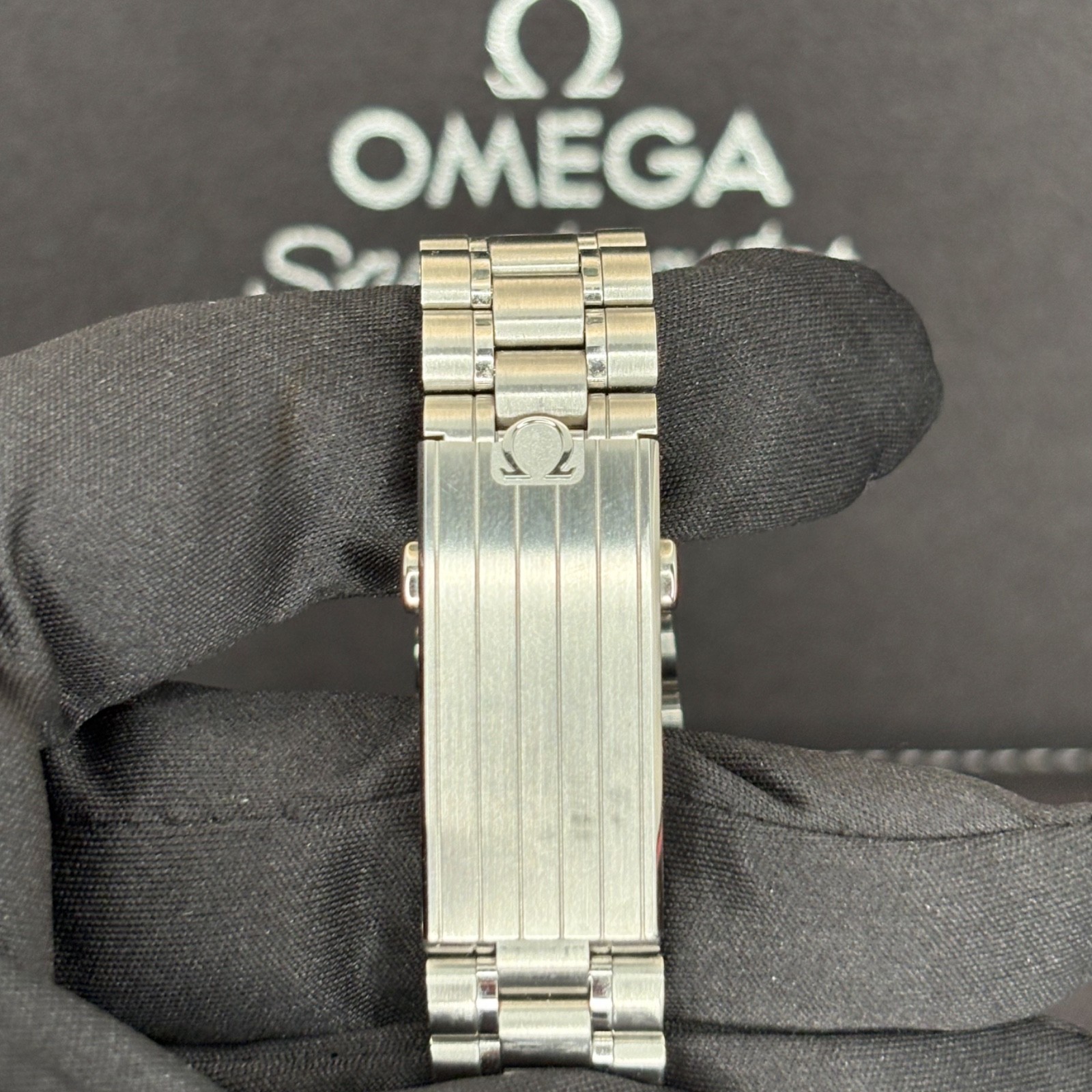 2026 OMEGA Speedmaster Pro Moonwatch”REVERSE PANDA” 310.30.42.50.01.004 FULL SET