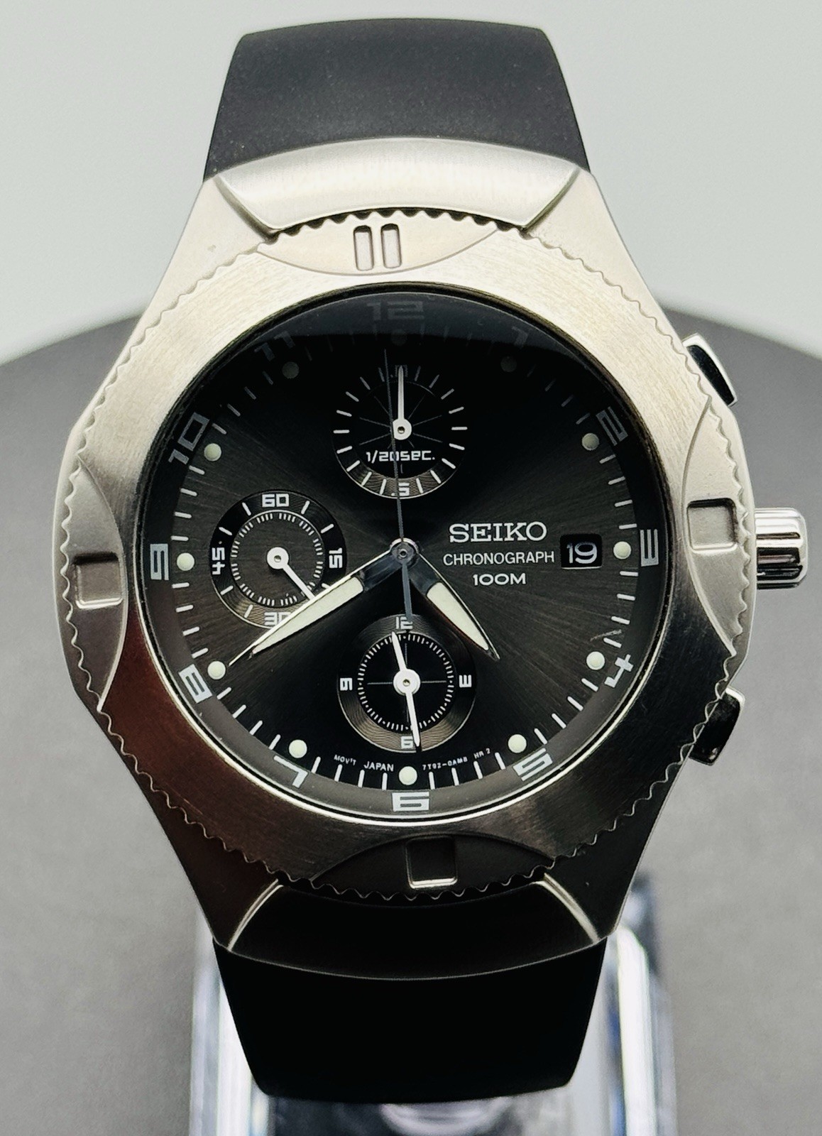 Seiko SND077 Chronograph Watch Black Dial Unidirectional Bezel Screw Crown 2002