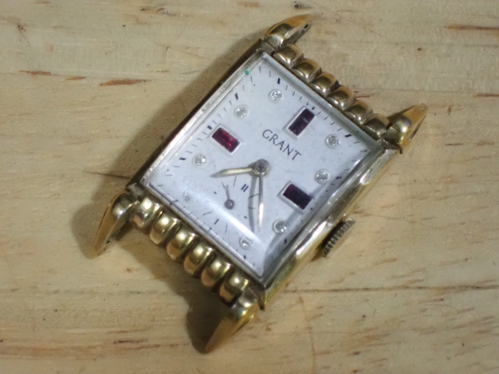 Grant 17 Jewel Men’s Manual Wind Wristwatch runs a little Faux Ruby & Diamond