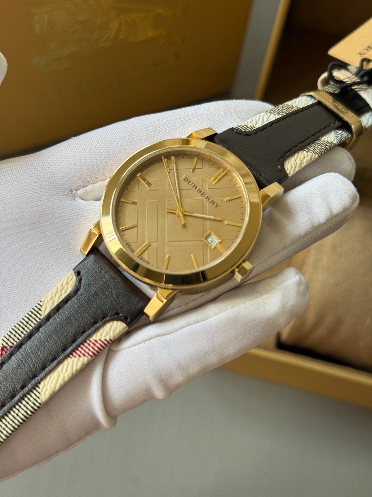 Brand New Burberry The City Gold BU9032 Gold Tone 38mm Unisex Watch
