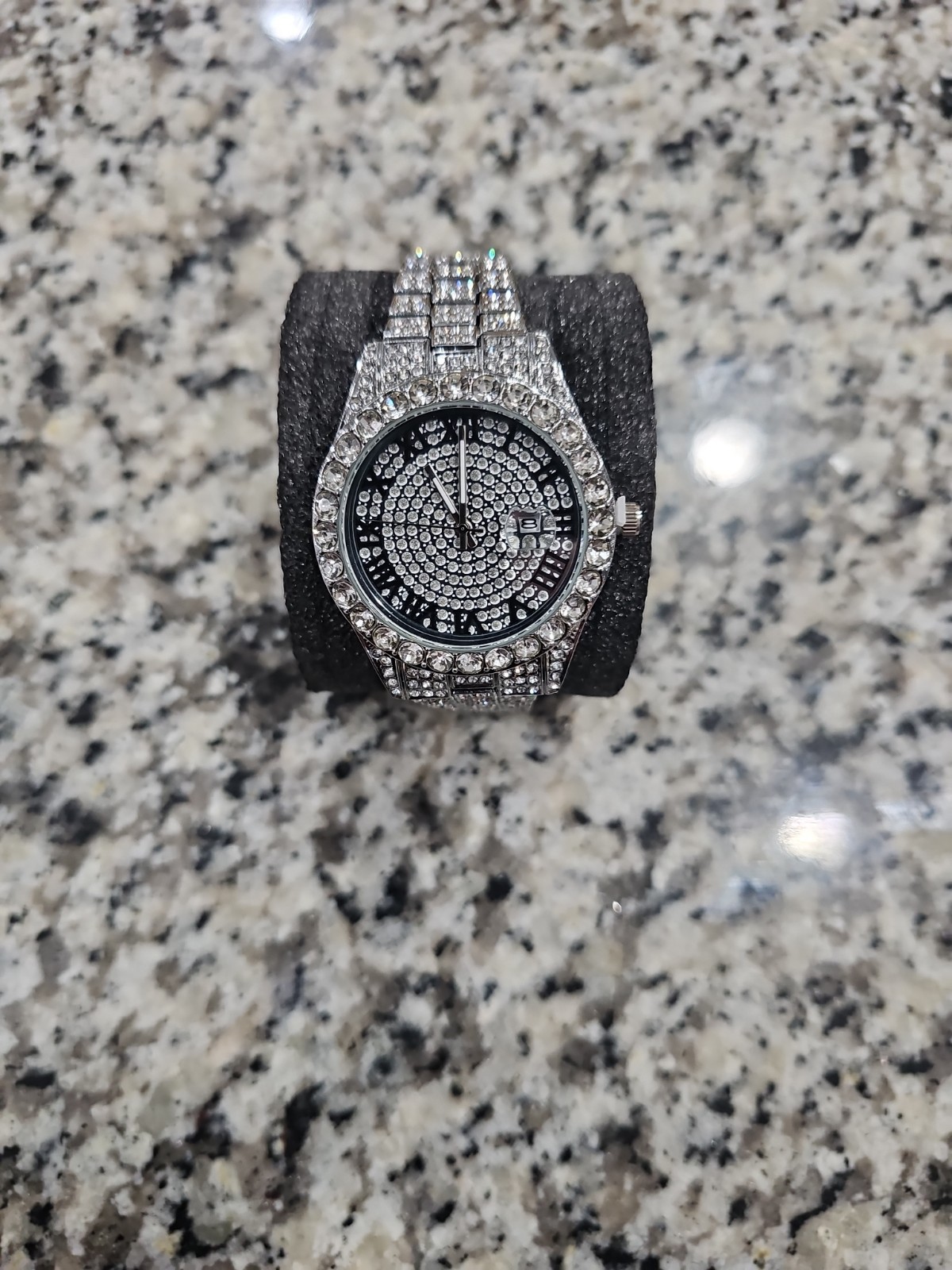 Luxury Iced-Out Hip Hop Watch for Men – Bling Diamond Quartz with New Invicta