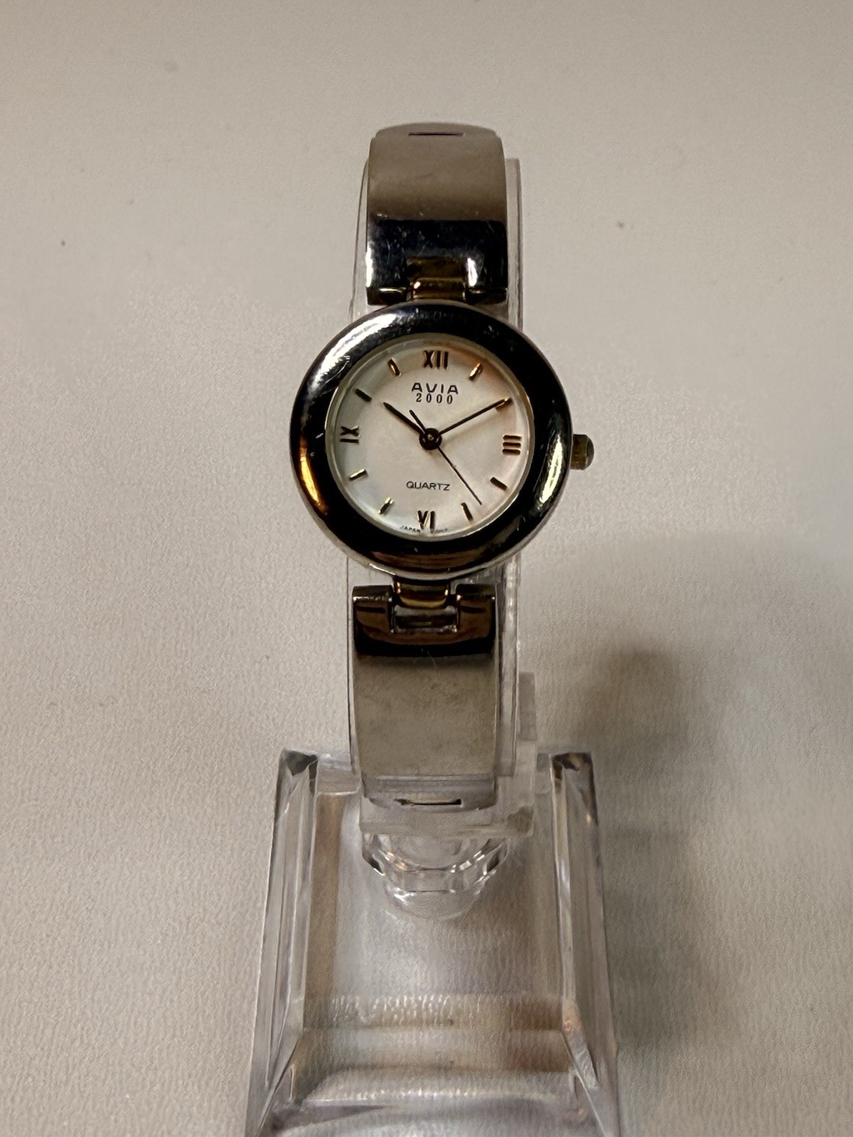 ✨Avia 2000 Wristwatch | 878572 | Two-Tone Silver & Gold | Classic Round Face ✨