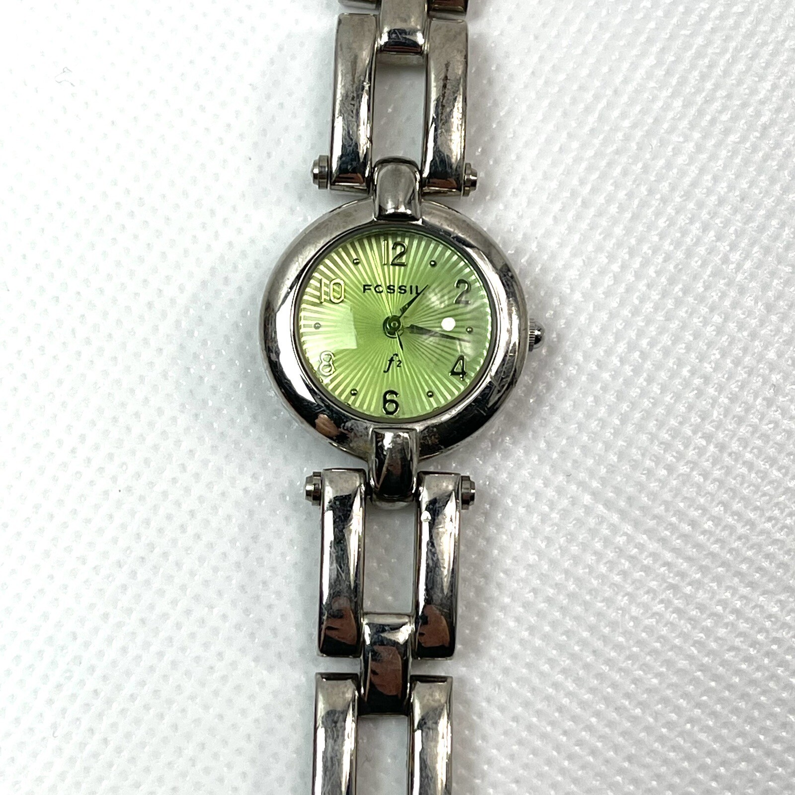 Fossil F2 Es-9025 Stainless Steel Caseback Water Resistant Fashion Wristwatch