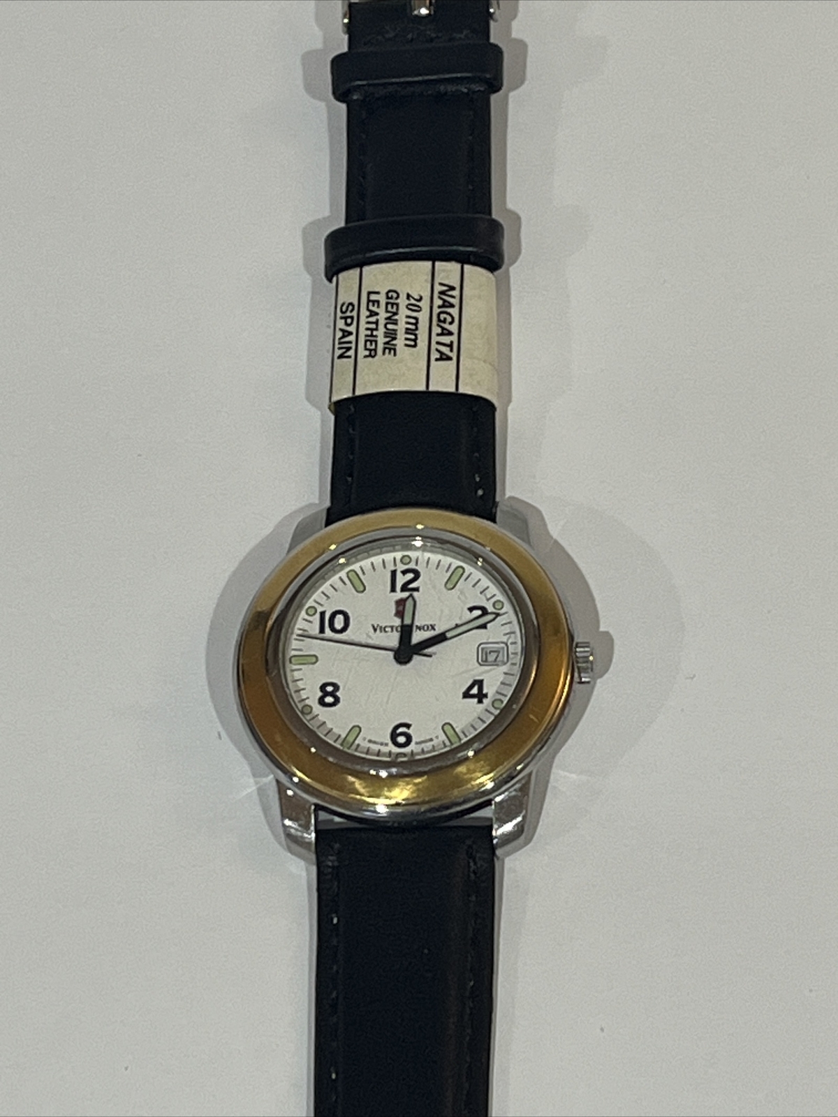 Victorinox SWISS ARMY Watch 39mm W/ New Battery, Band Working Great!