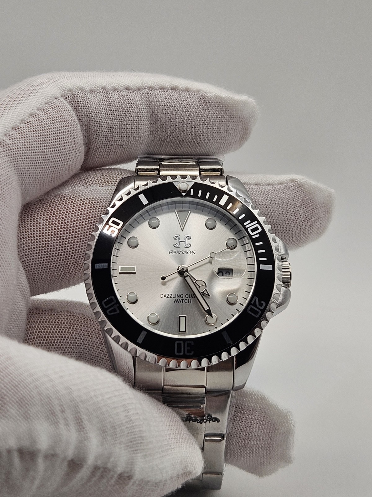 Harvion Dazzling Quartz Men’s Watch Silver Dial Black Bezel Stainless Steel New