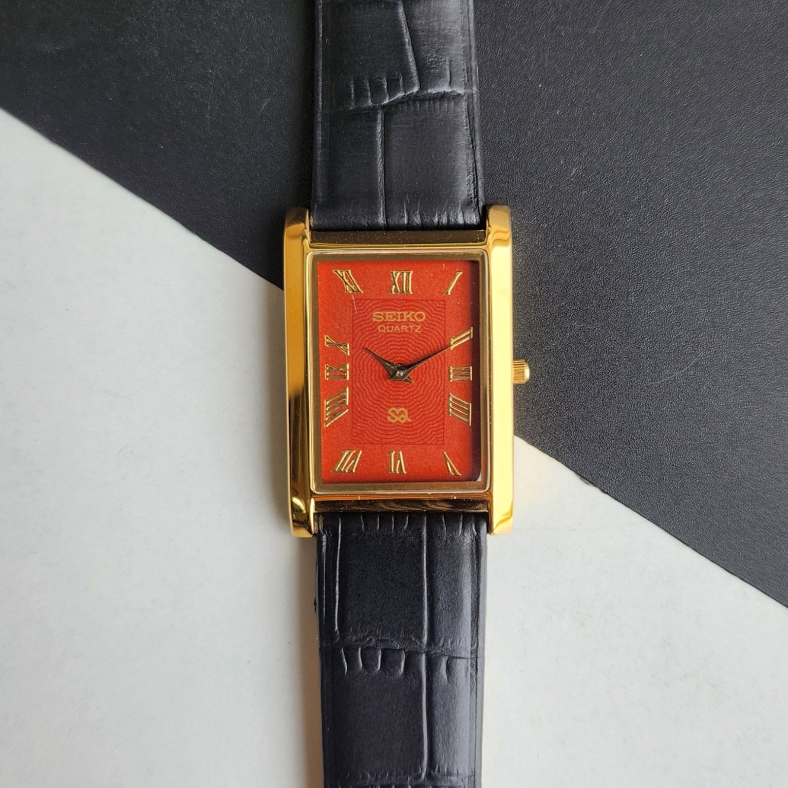 Vintage Seiko Slim Tank Quartz Men Red Dial Dress Watch-Free Shipping