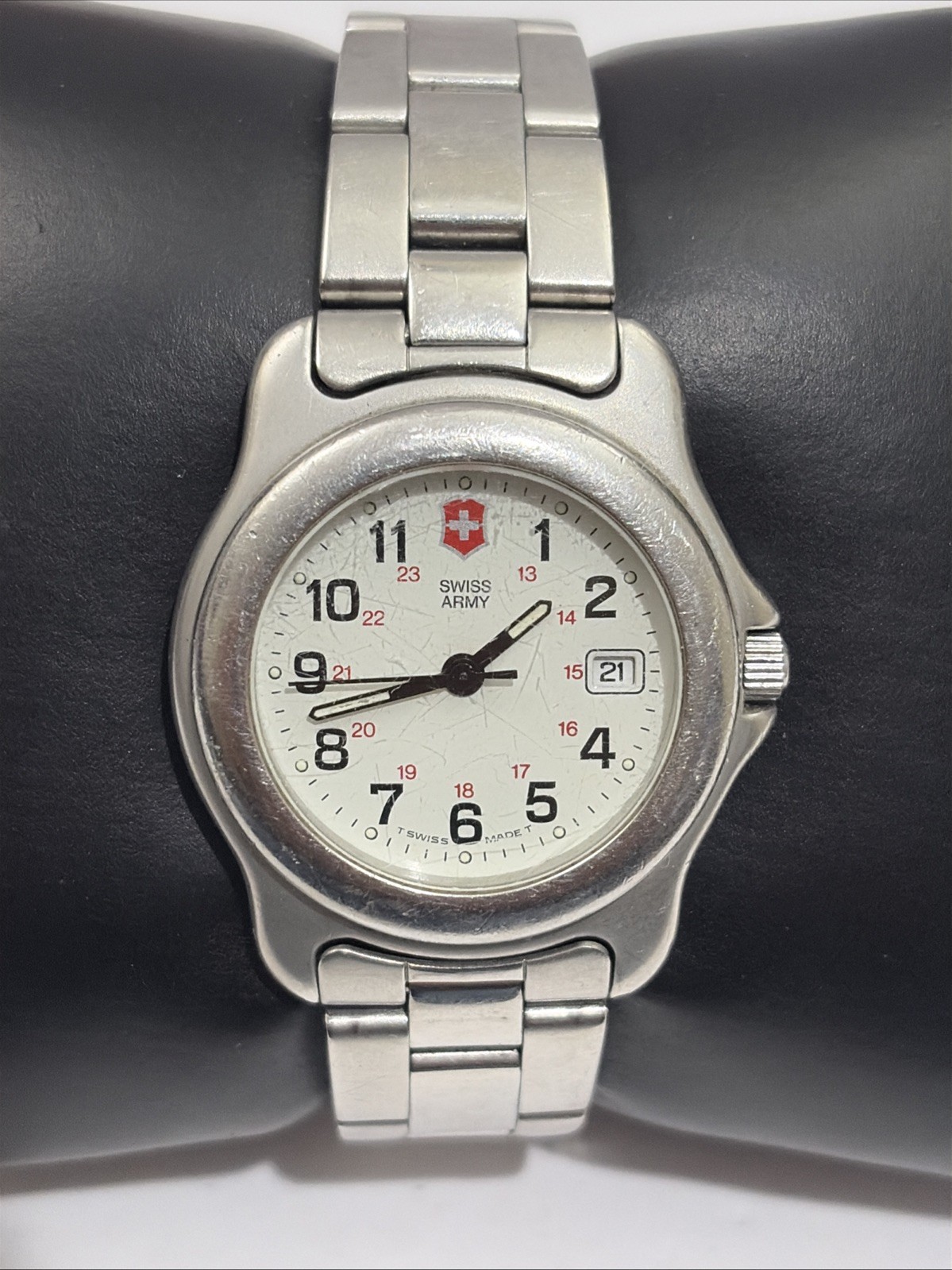 Victorinox SWISS ARMY Ladies Watch 100 MTR Water Resident W/ New Battery!