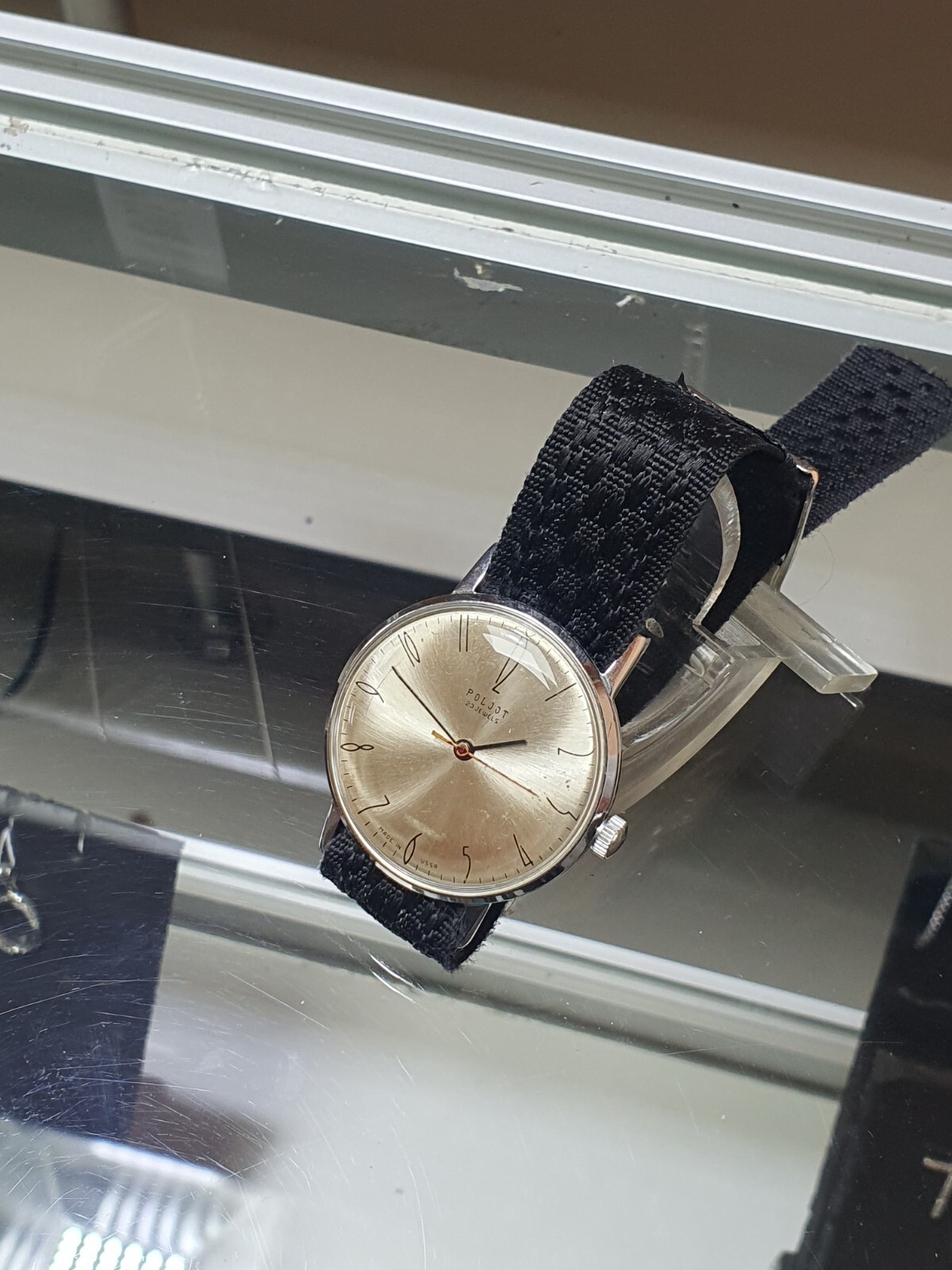 Vintage POLJOT De Luxe 1MChZ Ref.2209 Ultra Slim 23 Jewels USSR Made Watch