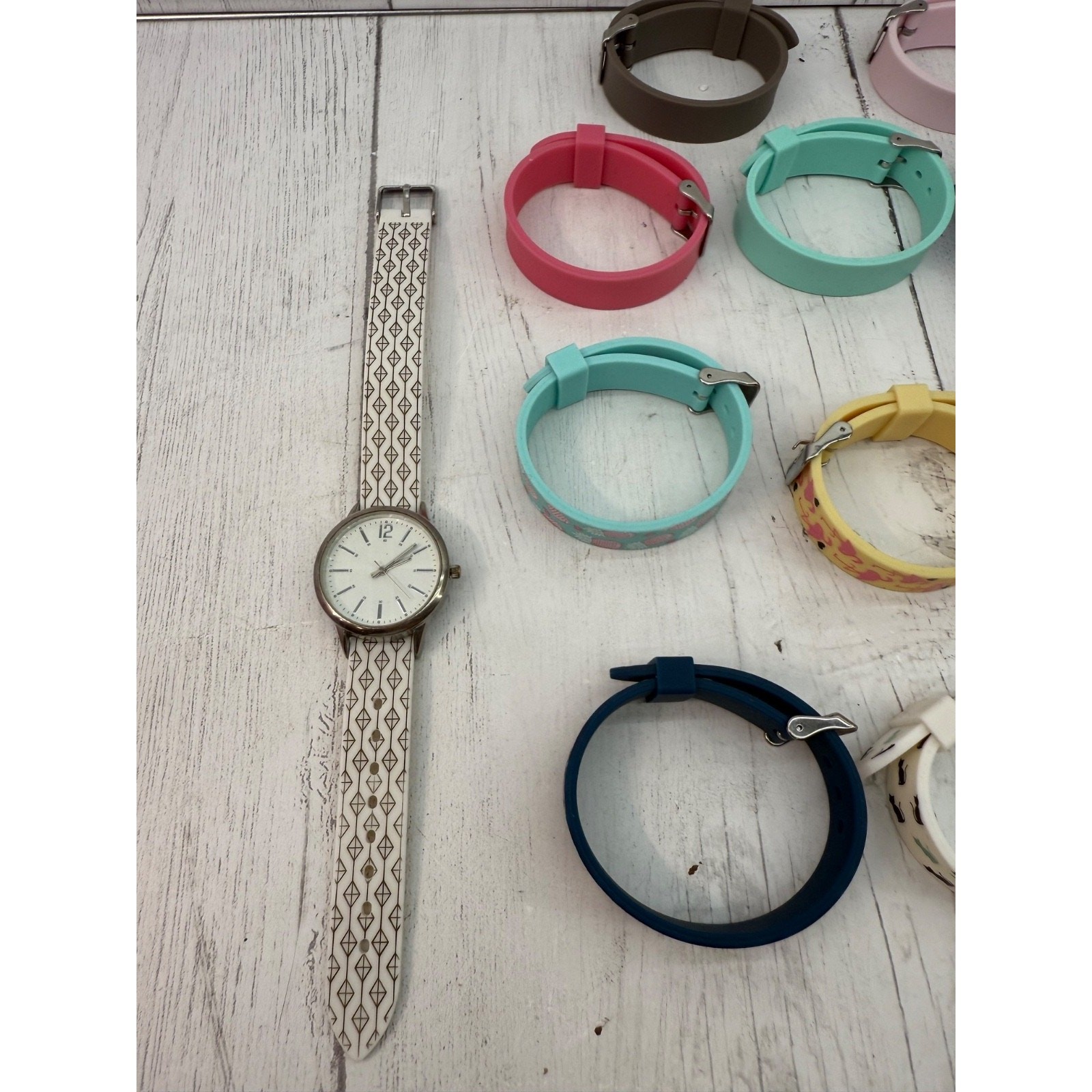 Watch 12 Interchangeable Silicone Rubber Bands NEW BATTERY Blue Pink Beach Cats