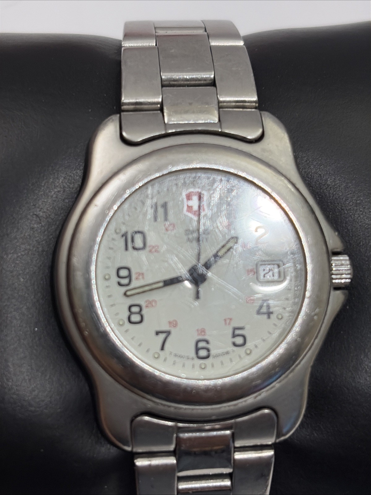 Victorinox SWISS ARMY Ladies Watch 100 MTR Water Resident W/ New Battery!