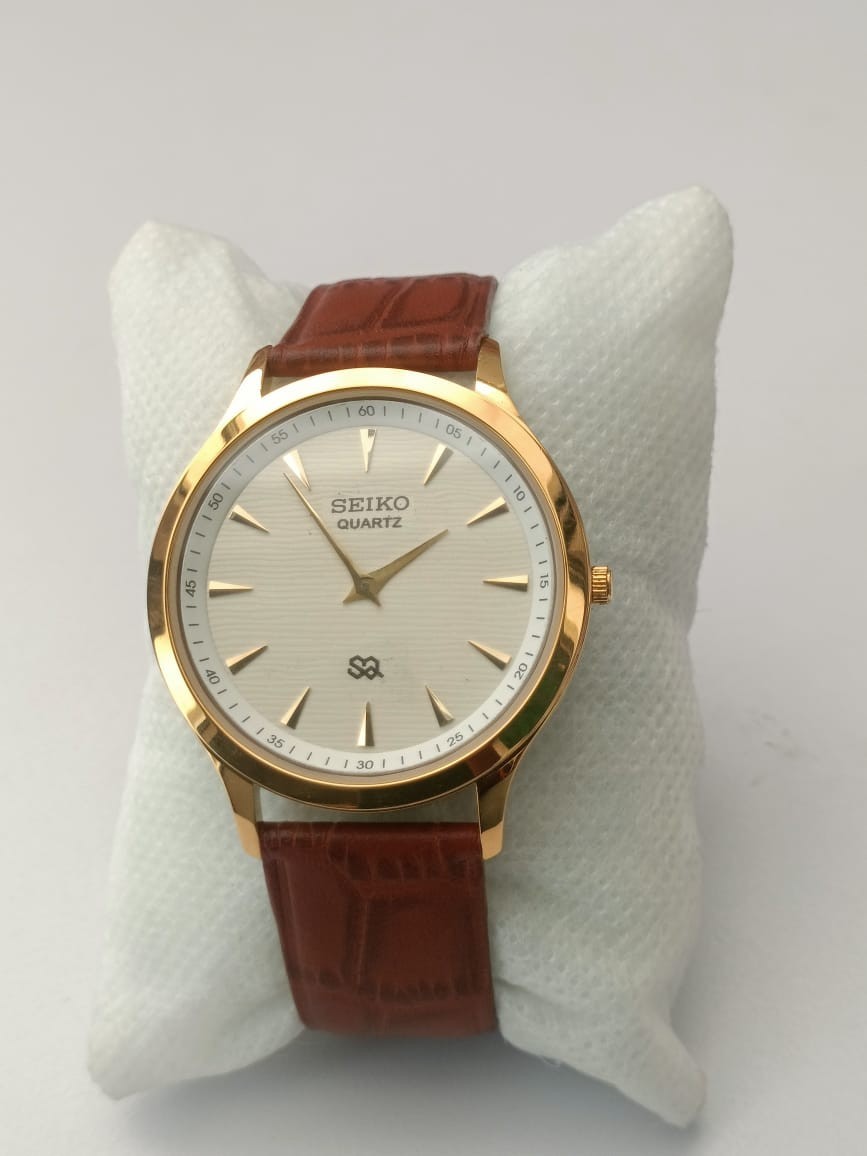 Vintage Seiko Quartz Japan Made White Dial Men’s Wrist Watch Looking Good