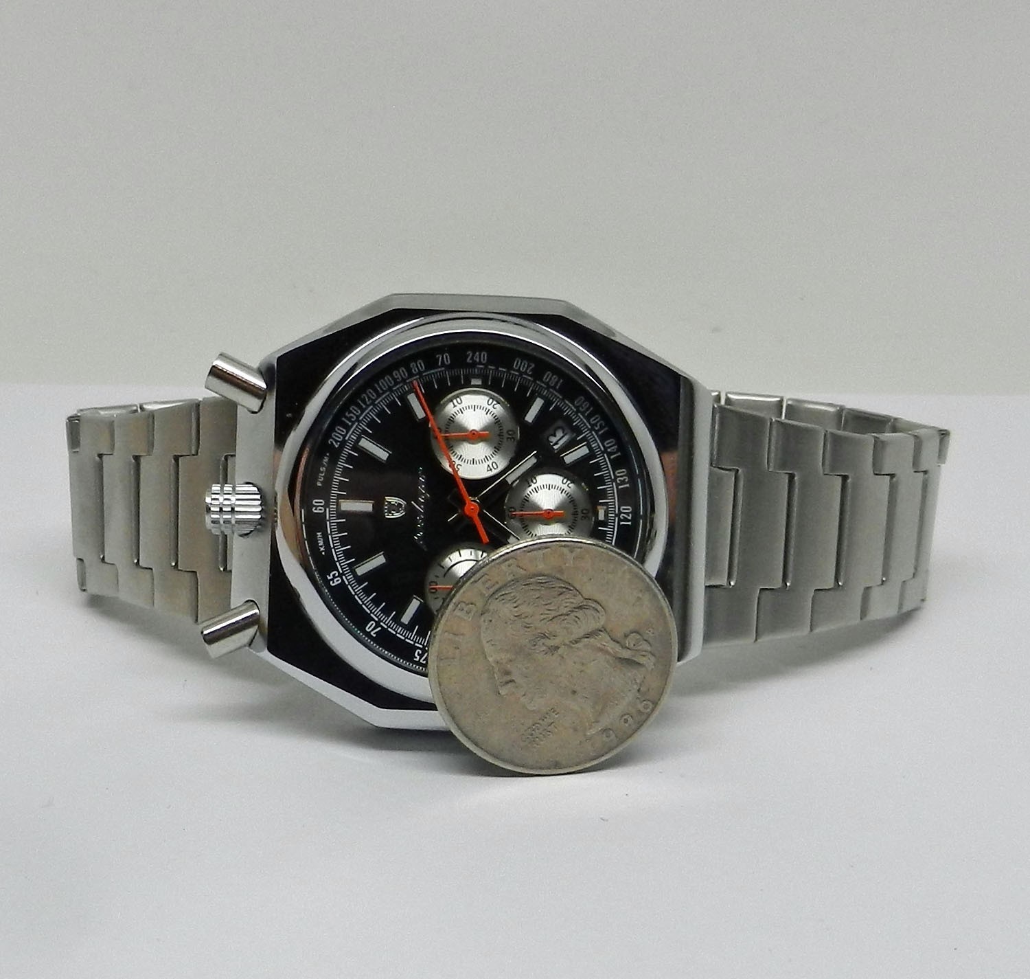 Men’s Retro Vintage Design Bullhead Octagon Chronograph Racing Driver 43mm Watch