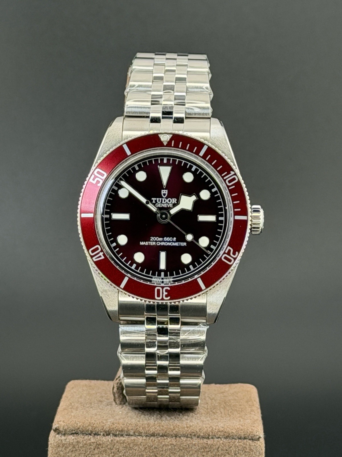 Tudor black bay 58 burgundy