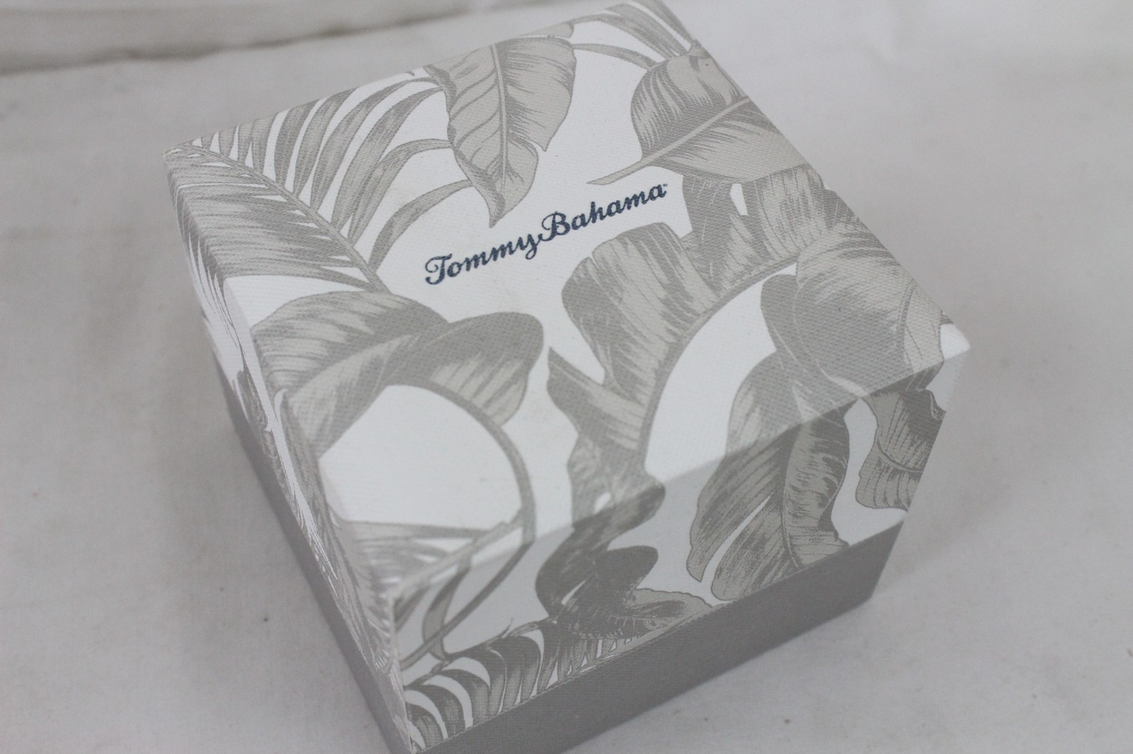 New Tommy Bahama Relax 279469tan B02-19 Tiki Watch w/ Original Box Leather Band