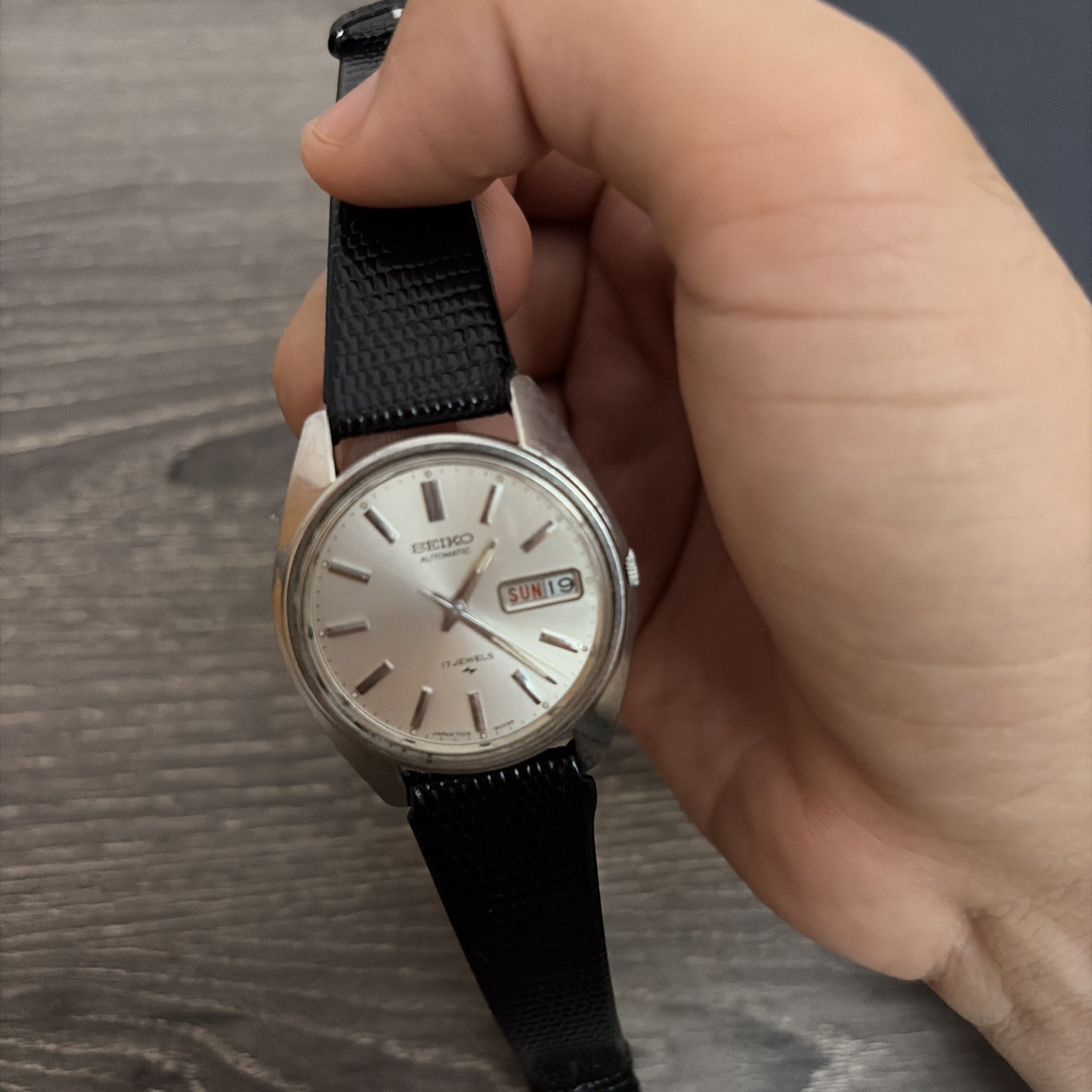 Seiko Automatic 17 Jewels Silver Dial Black Leather Date Wristwatch