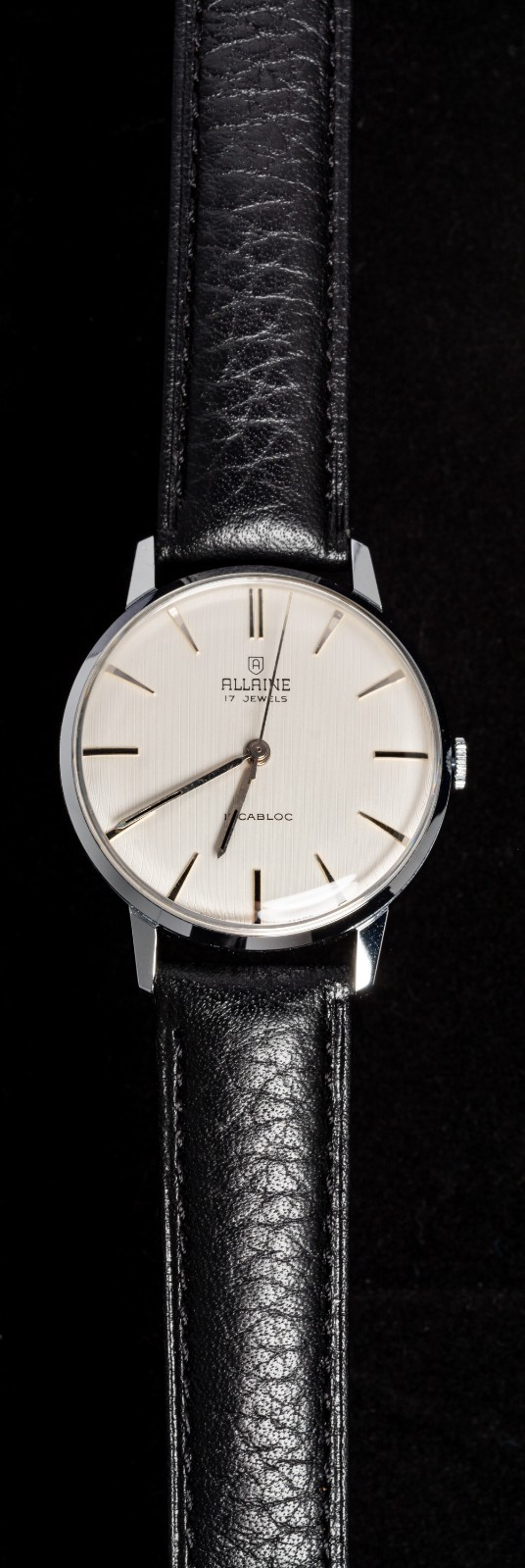 Allaine Vertical Linen Dial Men’s Hand-Wind Vintage Swiss Watch — Working