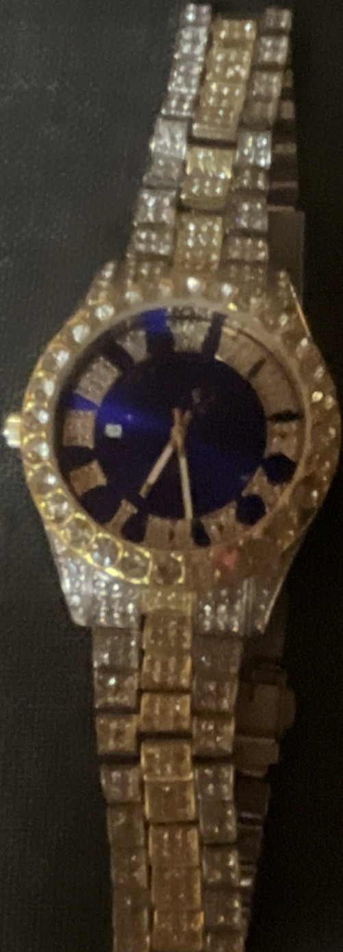 Women’s Gold Tone Analog Wristwatch Blue Dial Baton Indexes Metal Bracelet broke