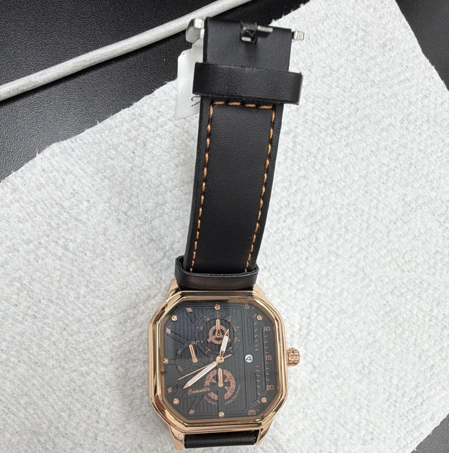 Quartz Square Analog Wristwatch Gold Tone Case Black Dial Date Black Leather