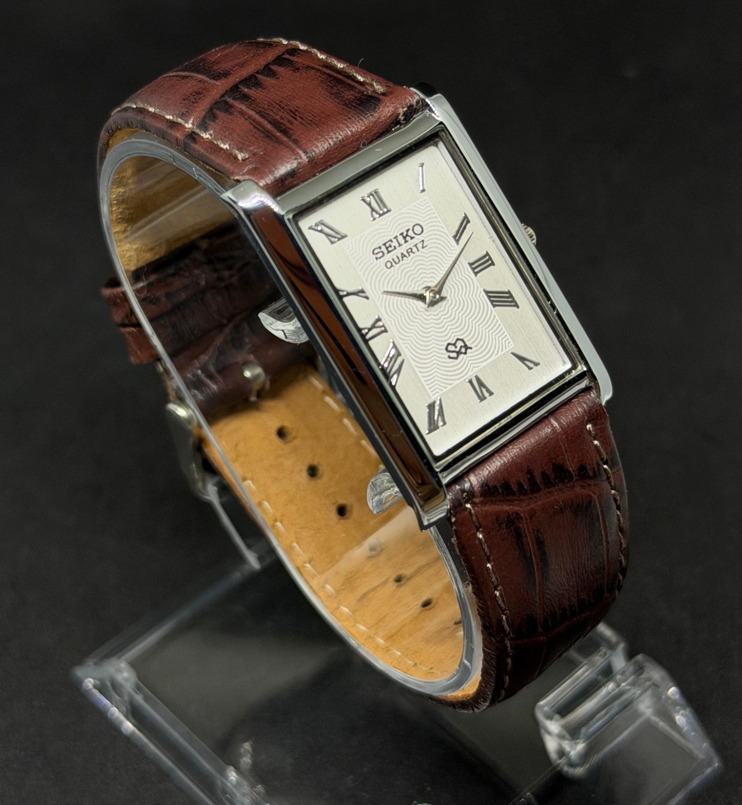 Vintage Seiko Slim Quartz Japanese Men’s Wrist Watch With DDP Shipping