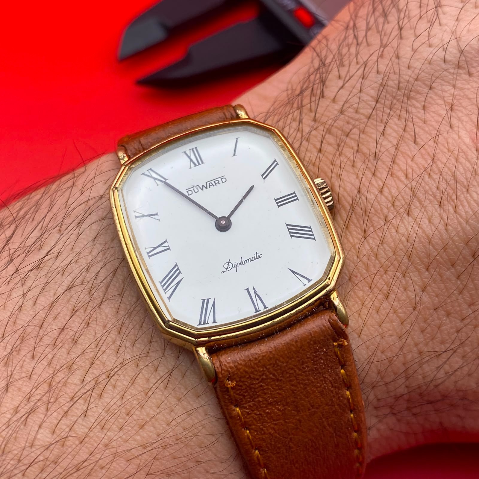 1970s Vintage Duward Diplomatic Gold Plated Swiss Mechanical Watch Chiffre Roman