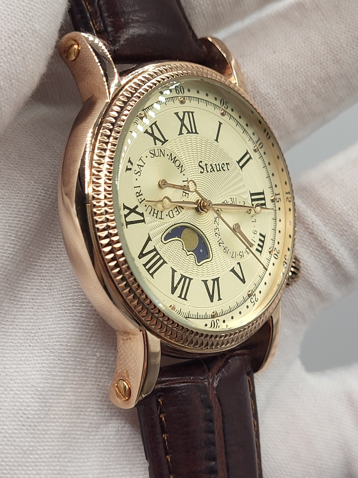 [ Brand NEW ] Stauer Mens Beige Dial Maroon Leather Strap Quartz Watch 20390
