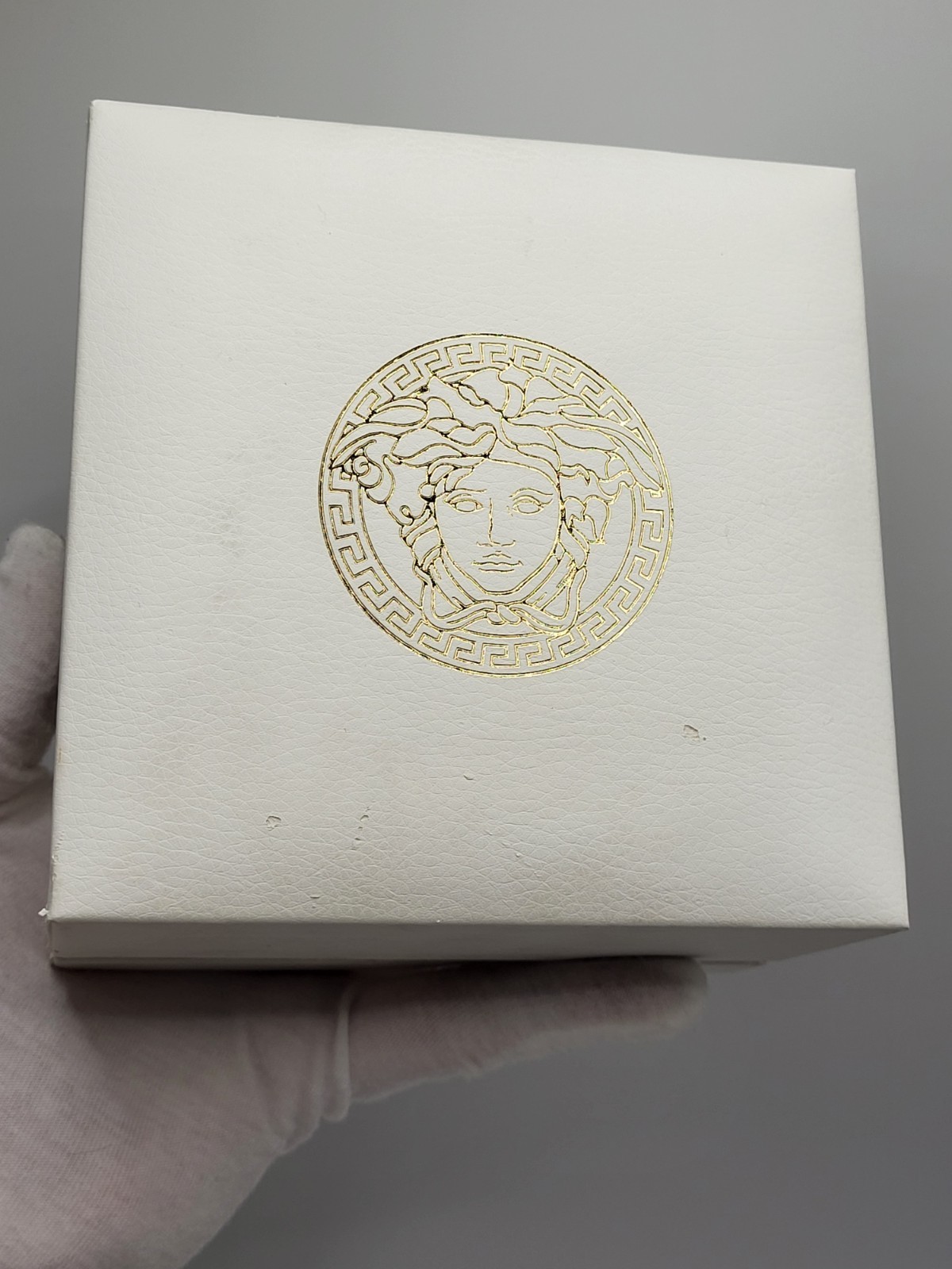 SWISS [NEW] 38mm Versace Leda Women’s Gold Guiloche Dial Roman Watch Box & Paper