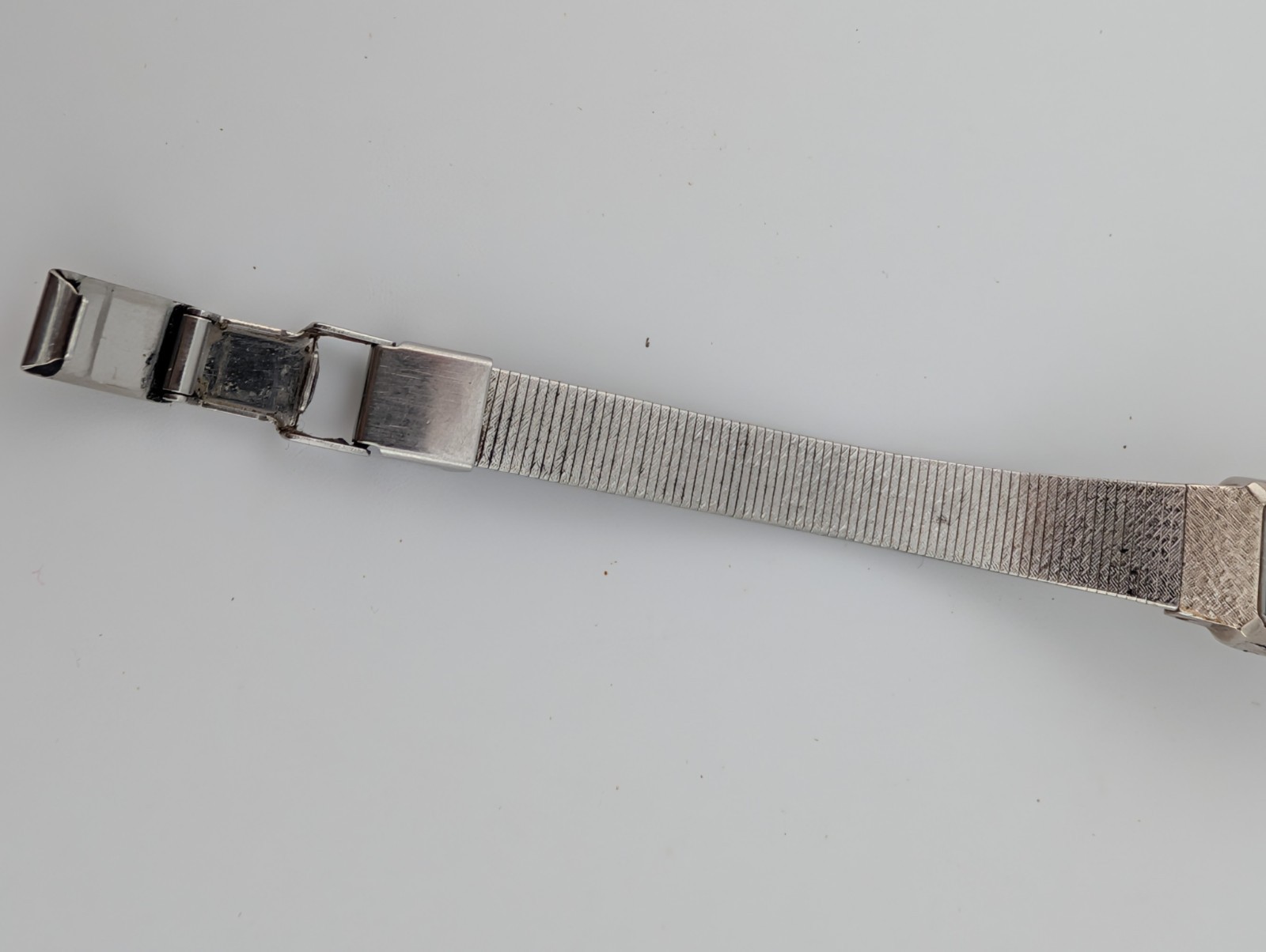 Vintage Seiko Watch Women 13mm Case Silver 6.75″ Band 2E20-5689 New Battery