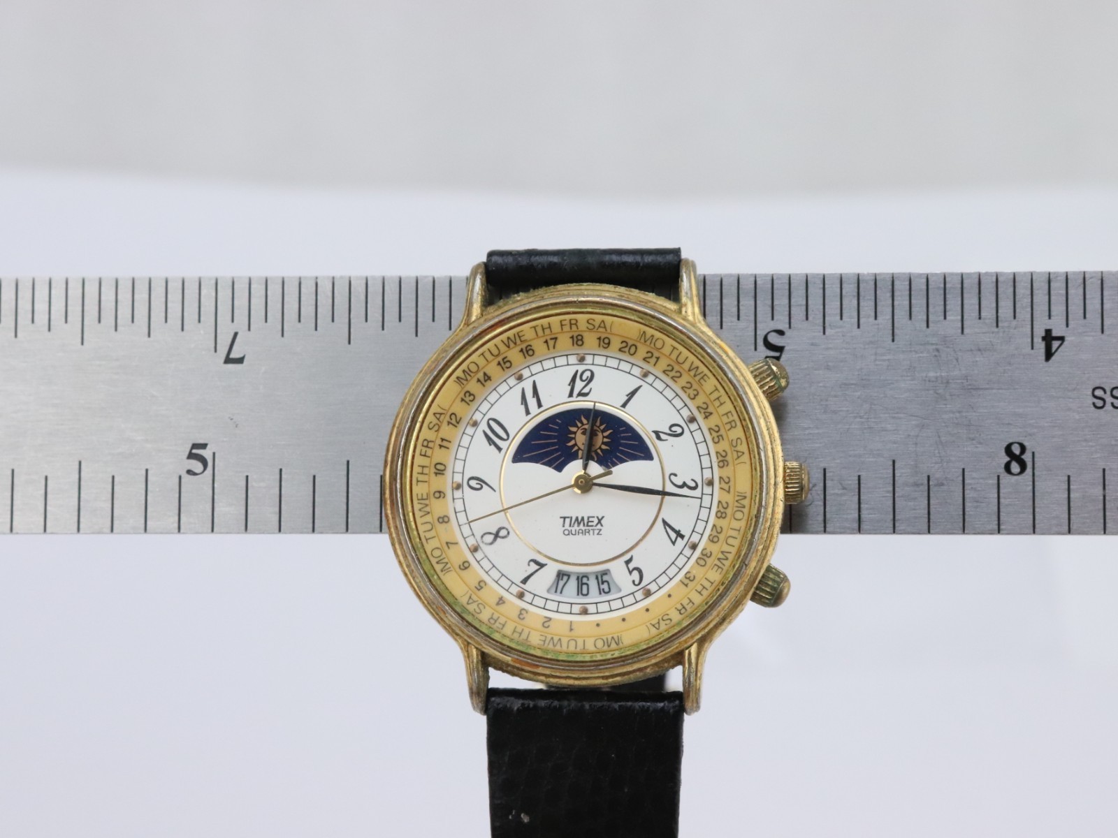 Timex Quartz Calendar Dial Day Date Watch Moon Phase NOT WORKING SEE DESCRIPTION