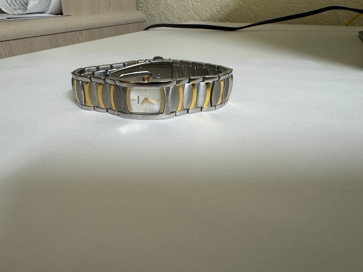 NOS Ladies Pulsar by Seiko VC10-X065 two-tone stainless steel watch 19mm
