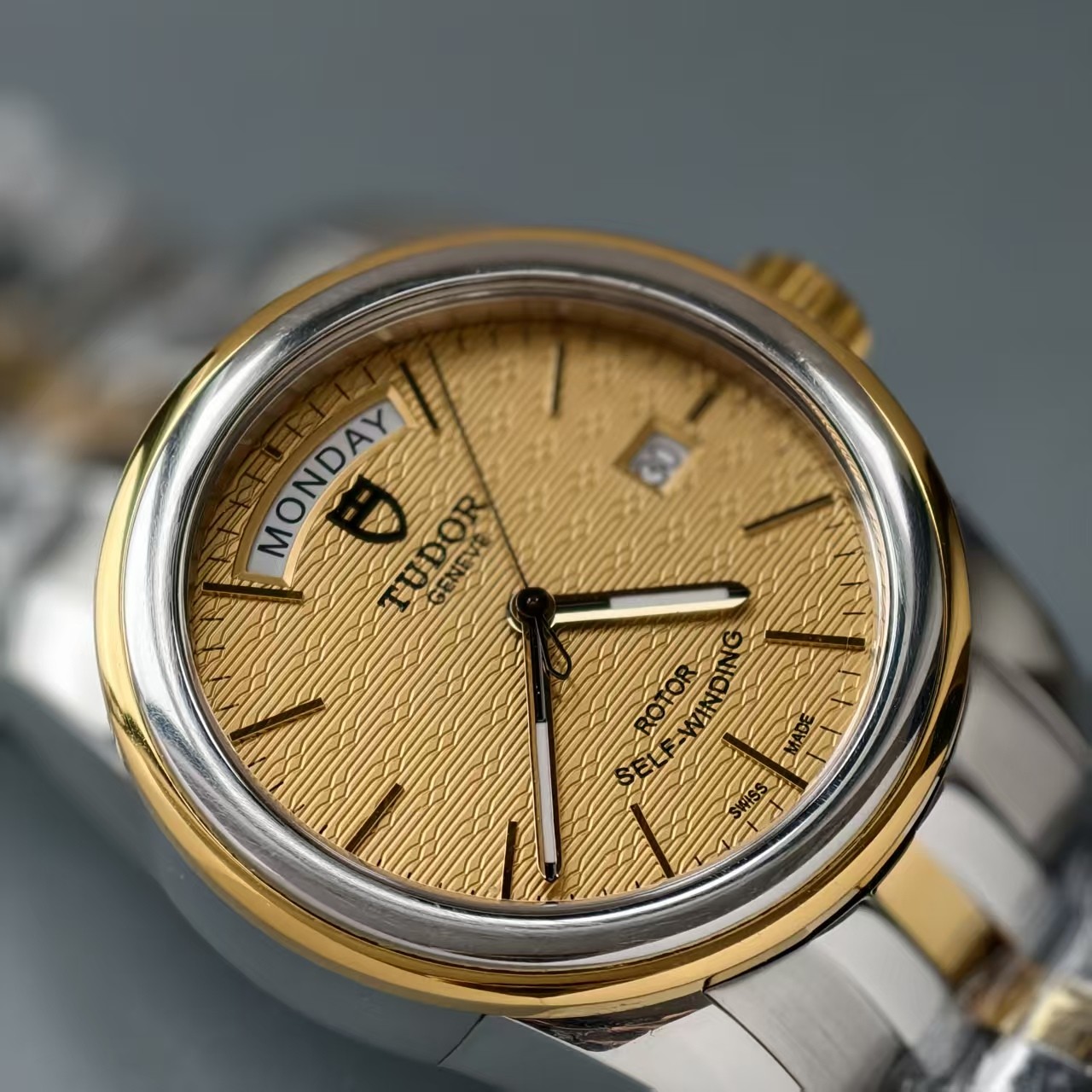 Tudor Gilding Linen Dial Glamour M56003-0003 Men’s Watch Automatic 39mm Date