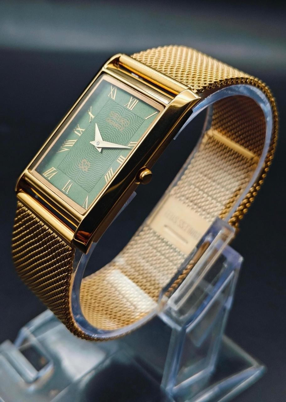 Vintage Seiko Slim Quartz Men’s Wrist Watch With Free DDP Shipping