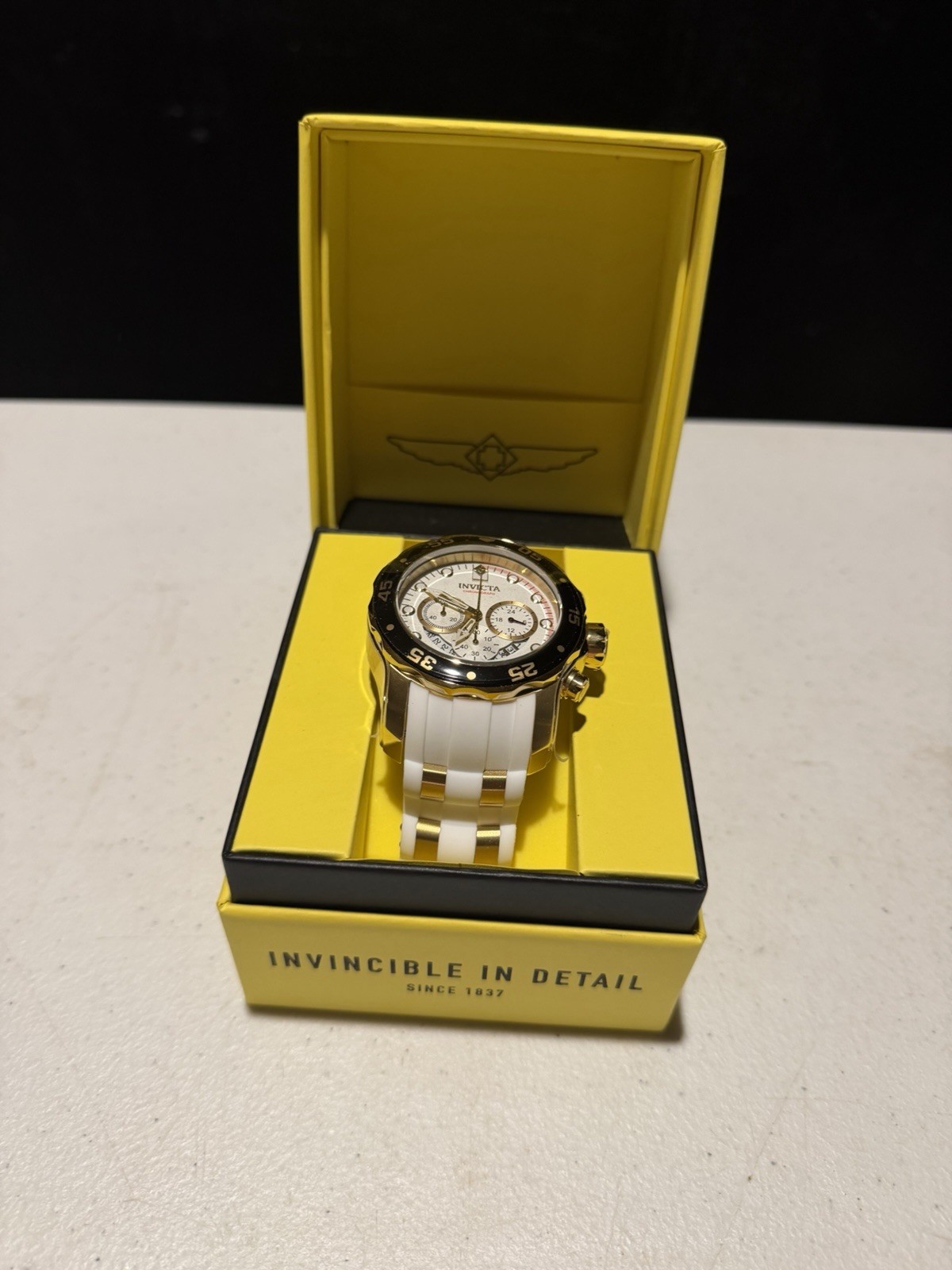 Invicta Pro Diver Men’s Quartz Chronograph 48mm White Dial 200m Box