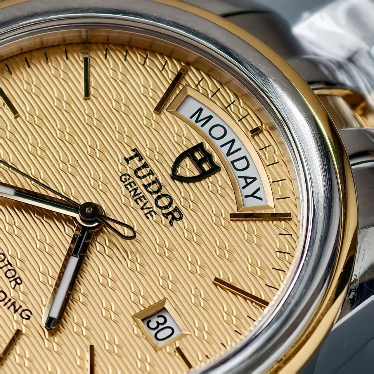 Tudor Gilding Linen Dial Glamour M56003-0003 Men’s Watch Automatic 39mm Date