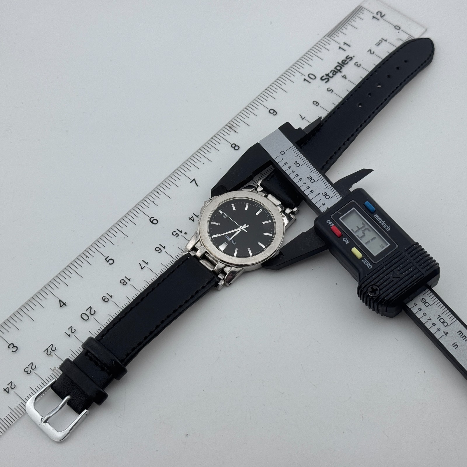 Vintage Seiko Quartz Watch V732-0K30 Men Silver Black Date Slim Thin New Battery