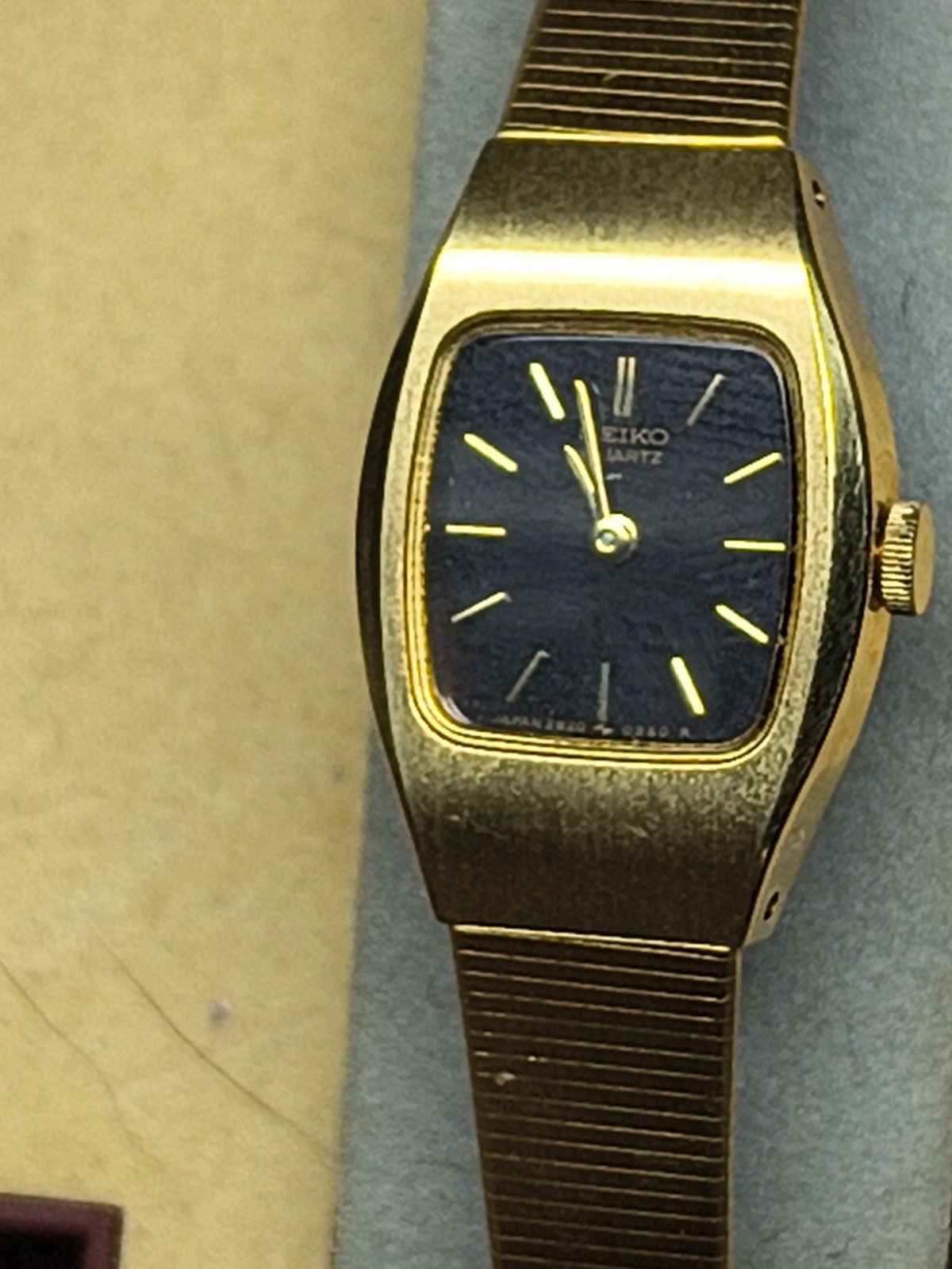 Vtg SEIKO Ladies Quartz Watch New Old Stock SZT098 2B20 Black Gold Mesh Box Tag