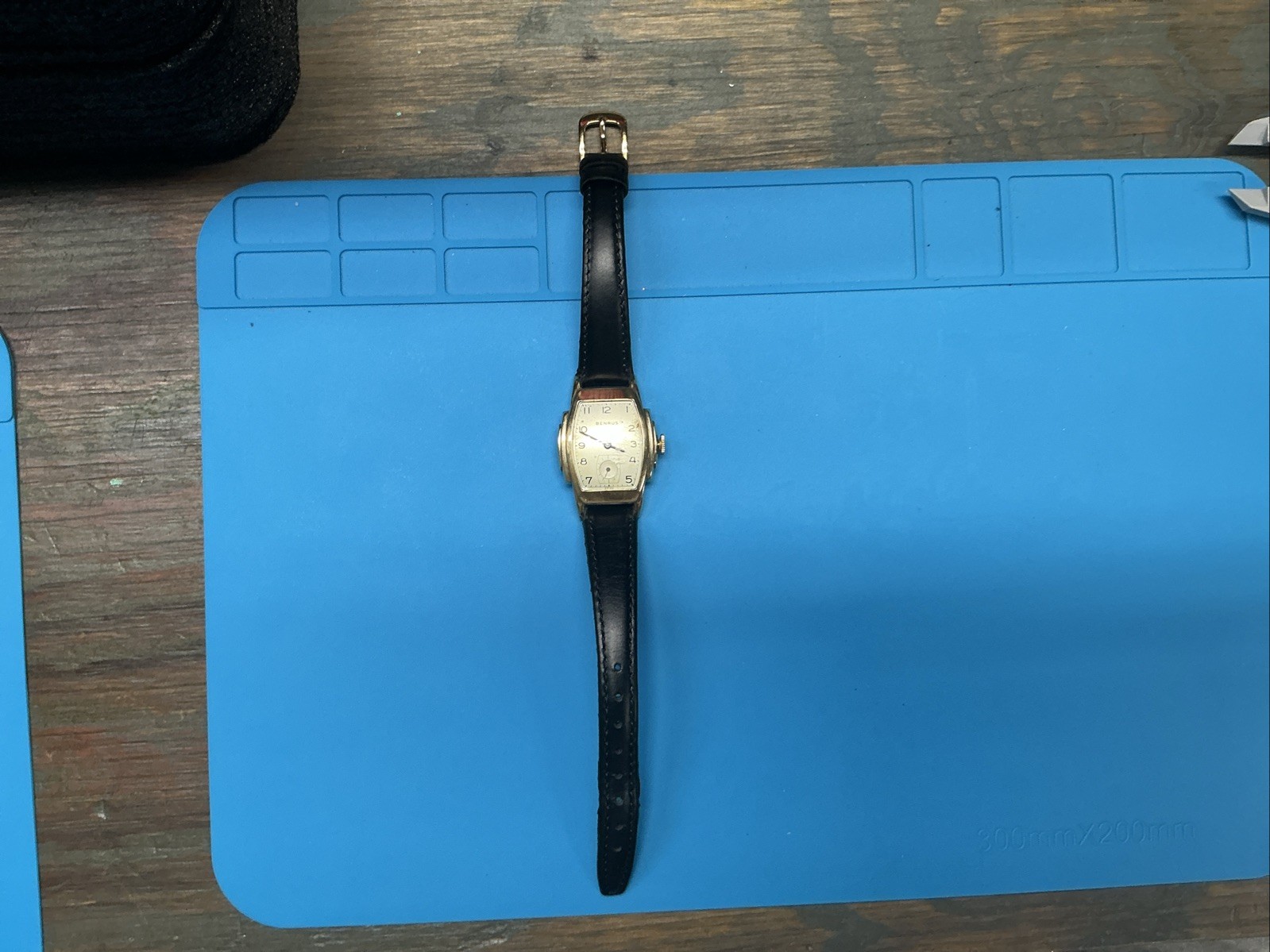 1930-1940s Vintage Benrus Gold Tone Tank Wristwatch Mechanical Movement
