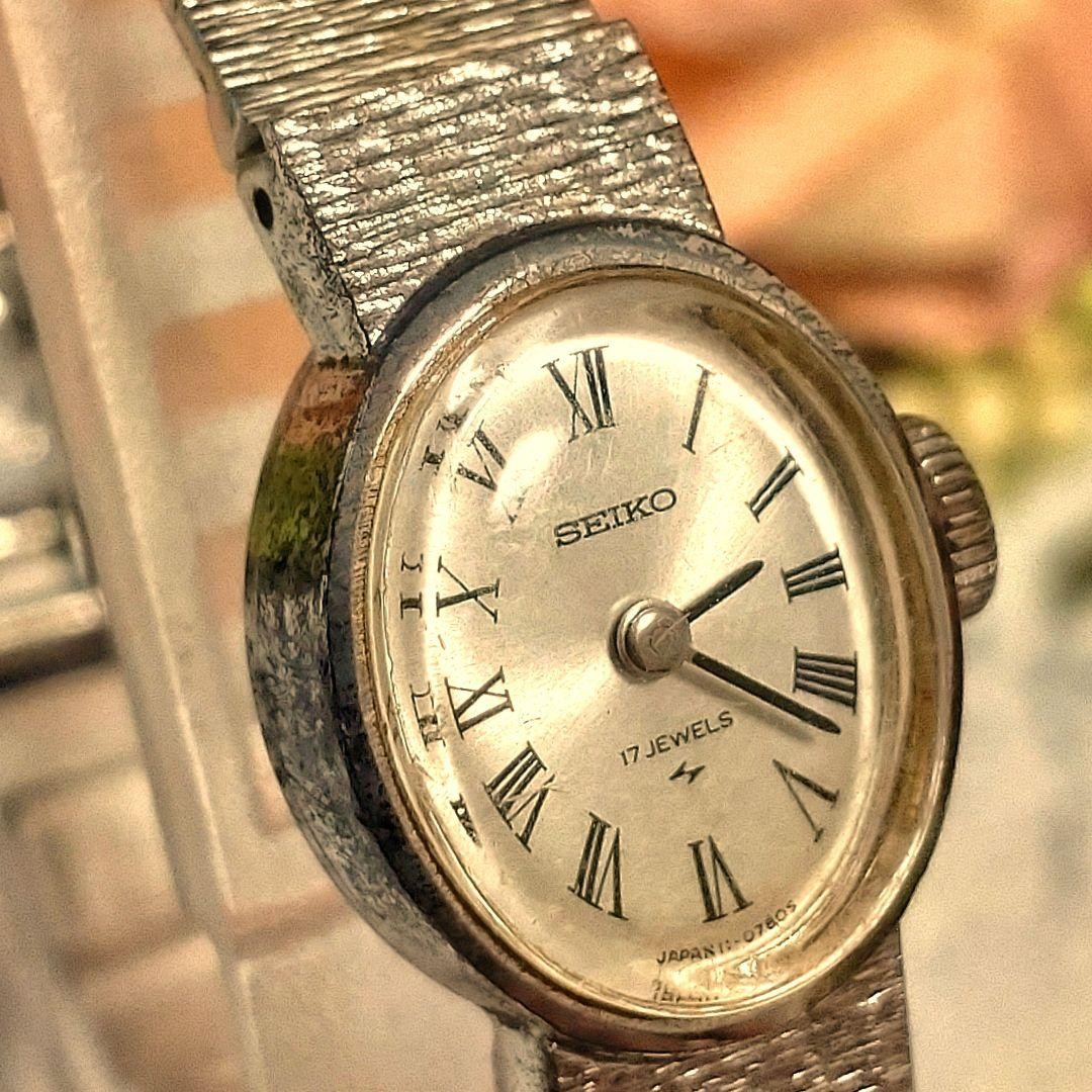 Working condition SEIKO 17 jewels ladies’ watch, hand-wound, silver.