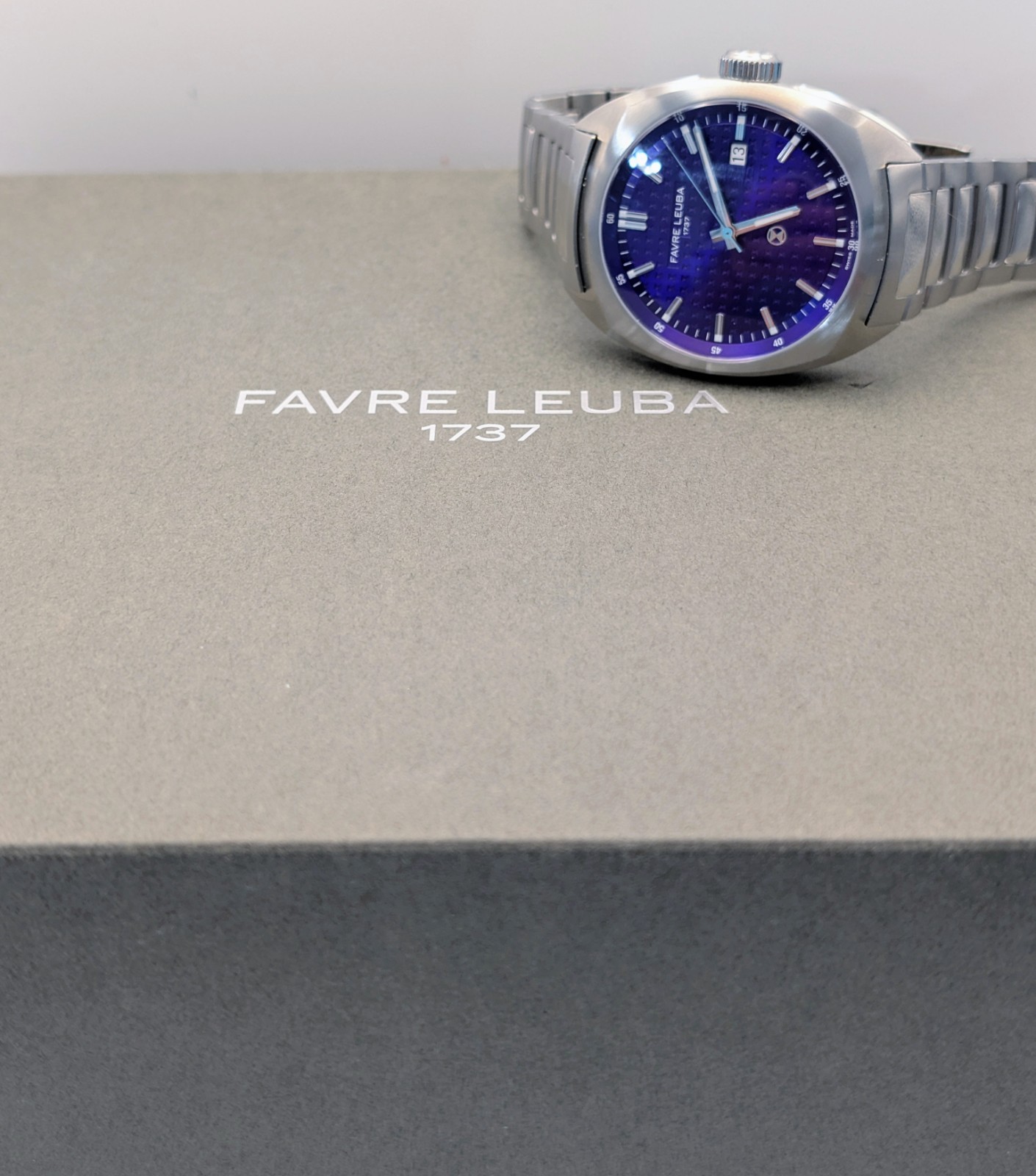 Favre Leuba Chief Date Purple 00.20102.102.07.307 Men’s Automatic Watch