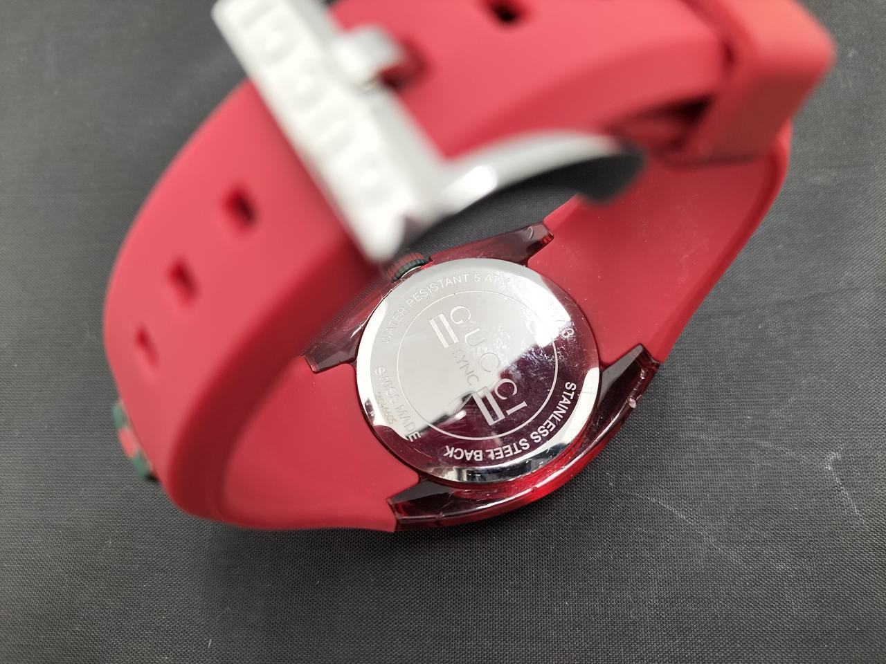 Quartz Analog Watch Model 137.3 GUCCI